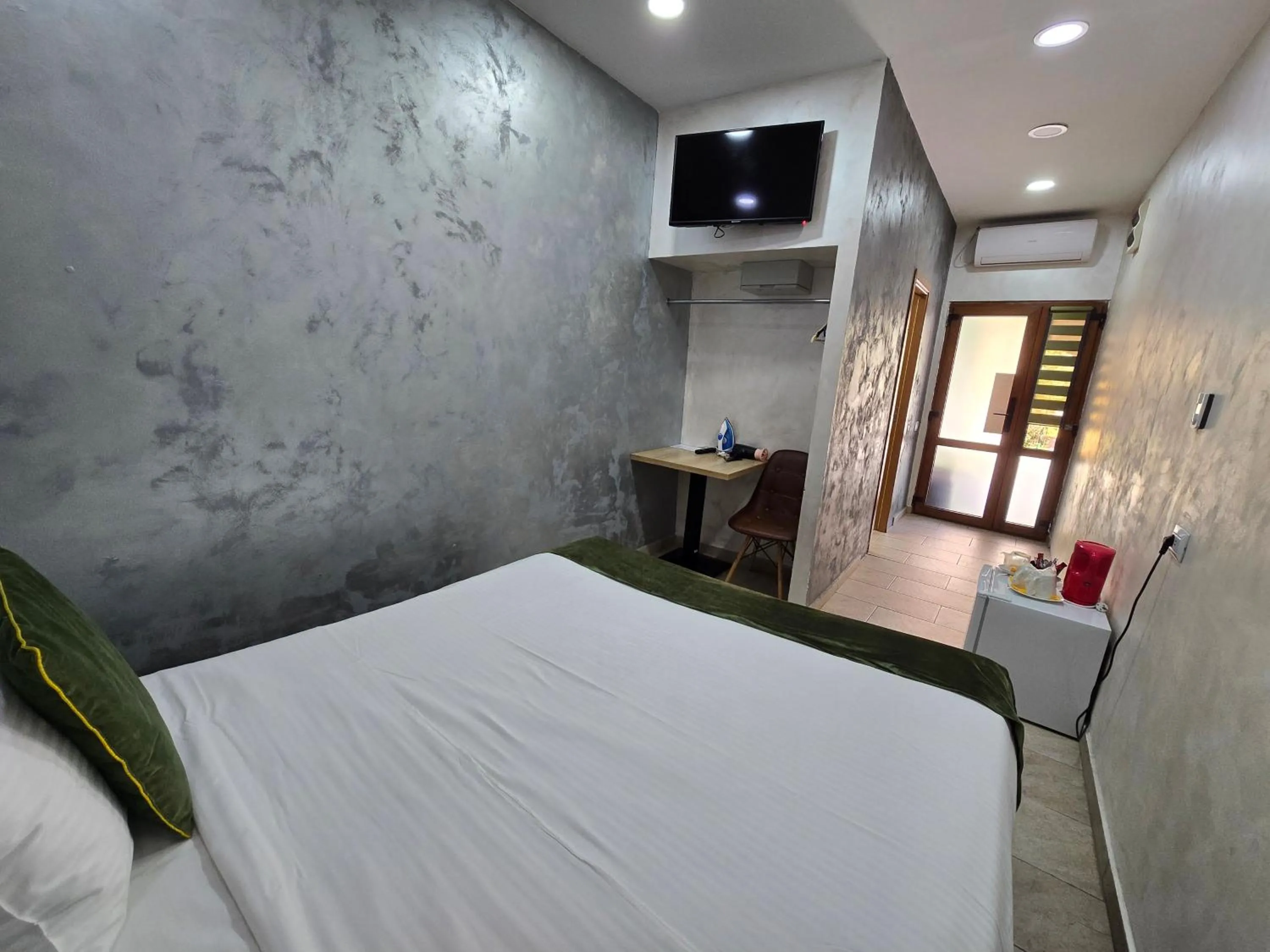 Bed in Poet Palace Bucharest