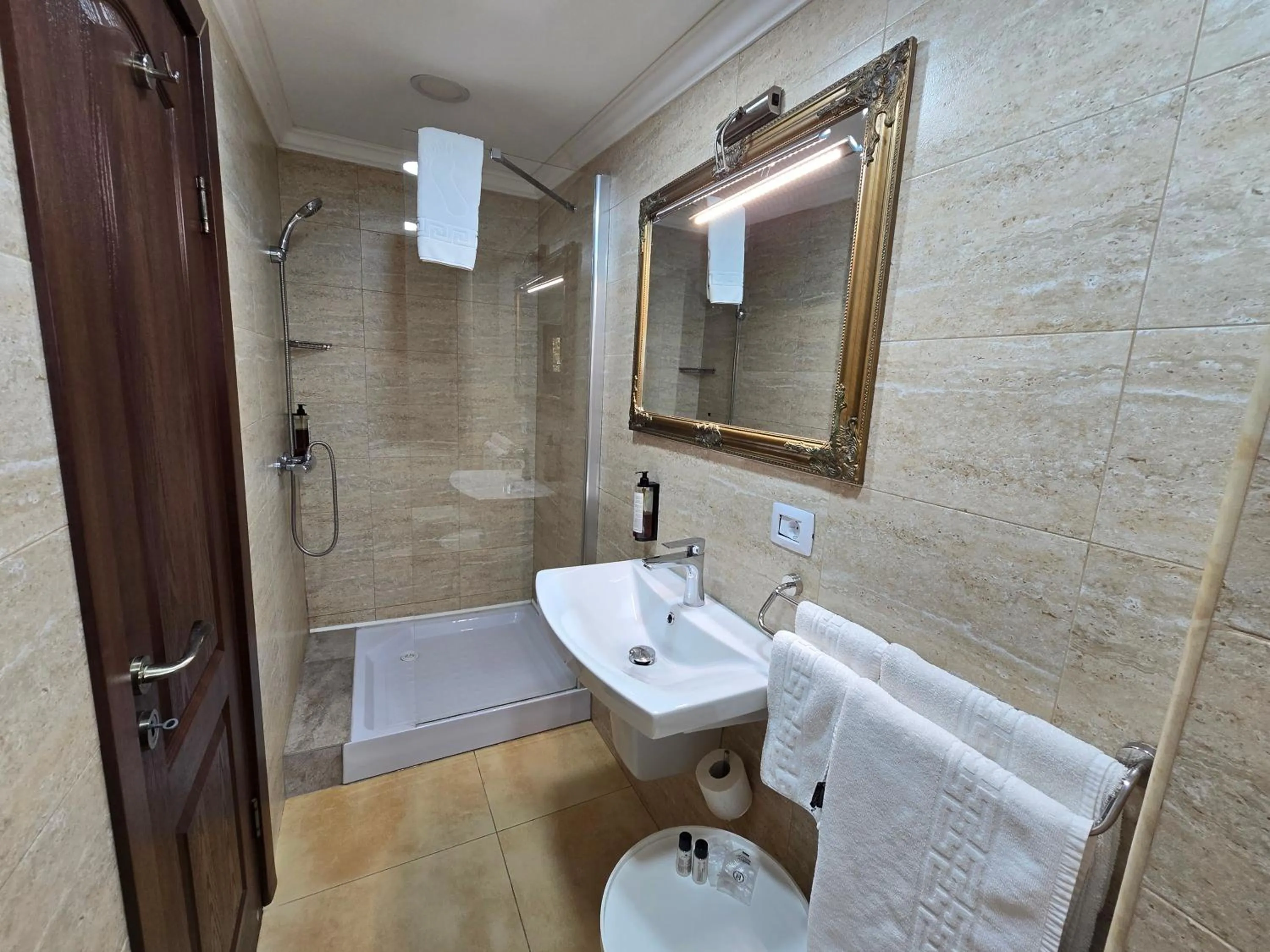 Bathroom in Poet Palace Bucharest