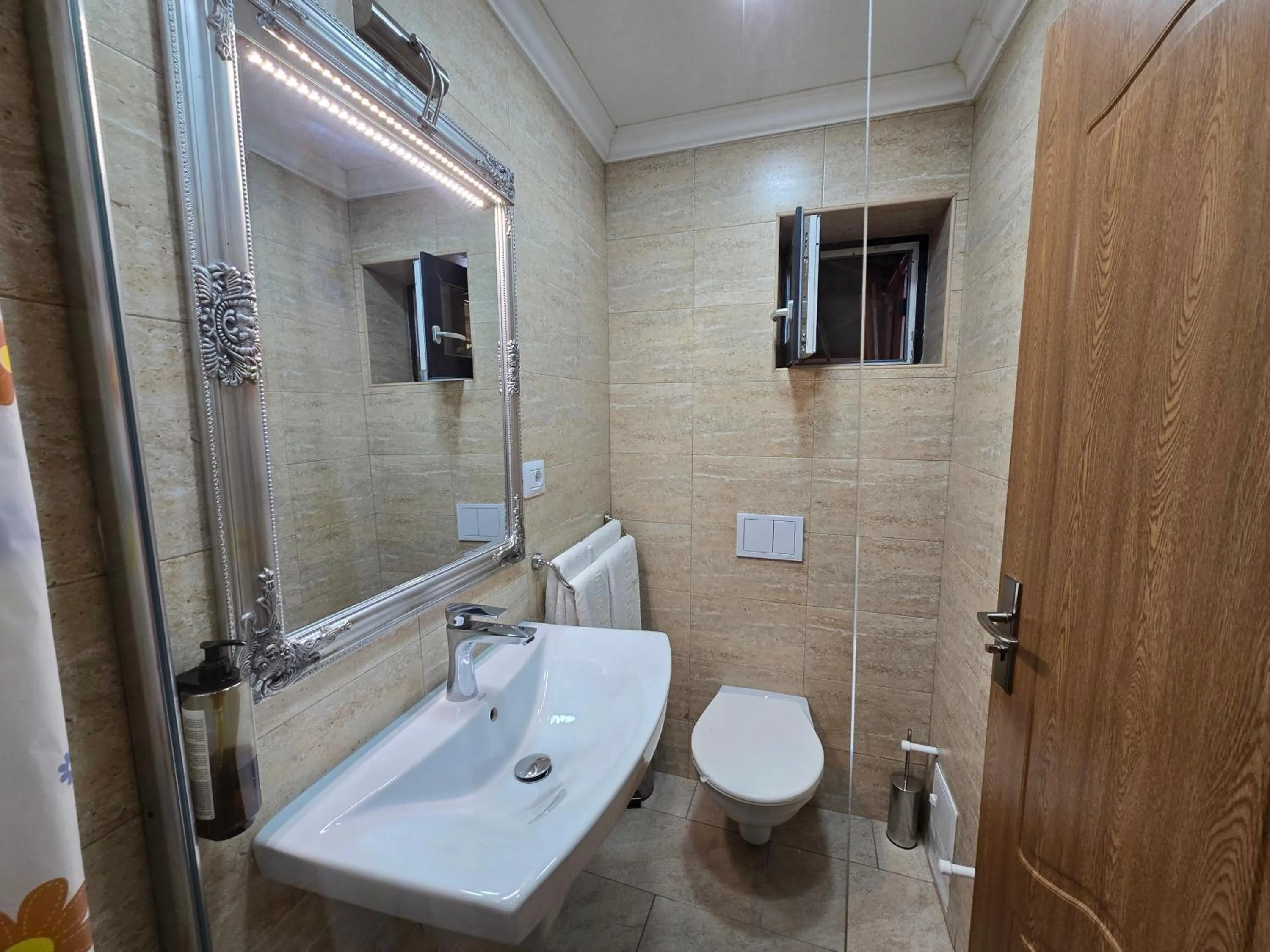 Bathroom in Poet Palace Bucharest