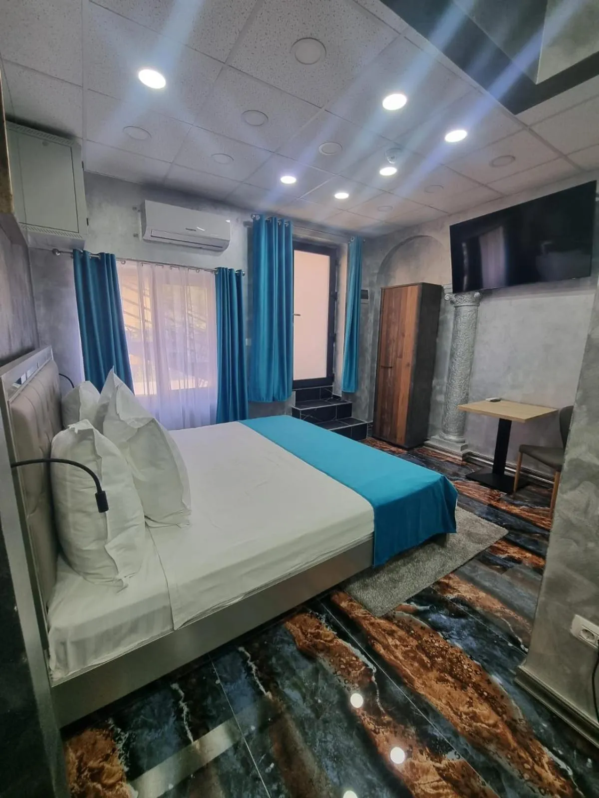 Bed in Poet Palace Bucharest