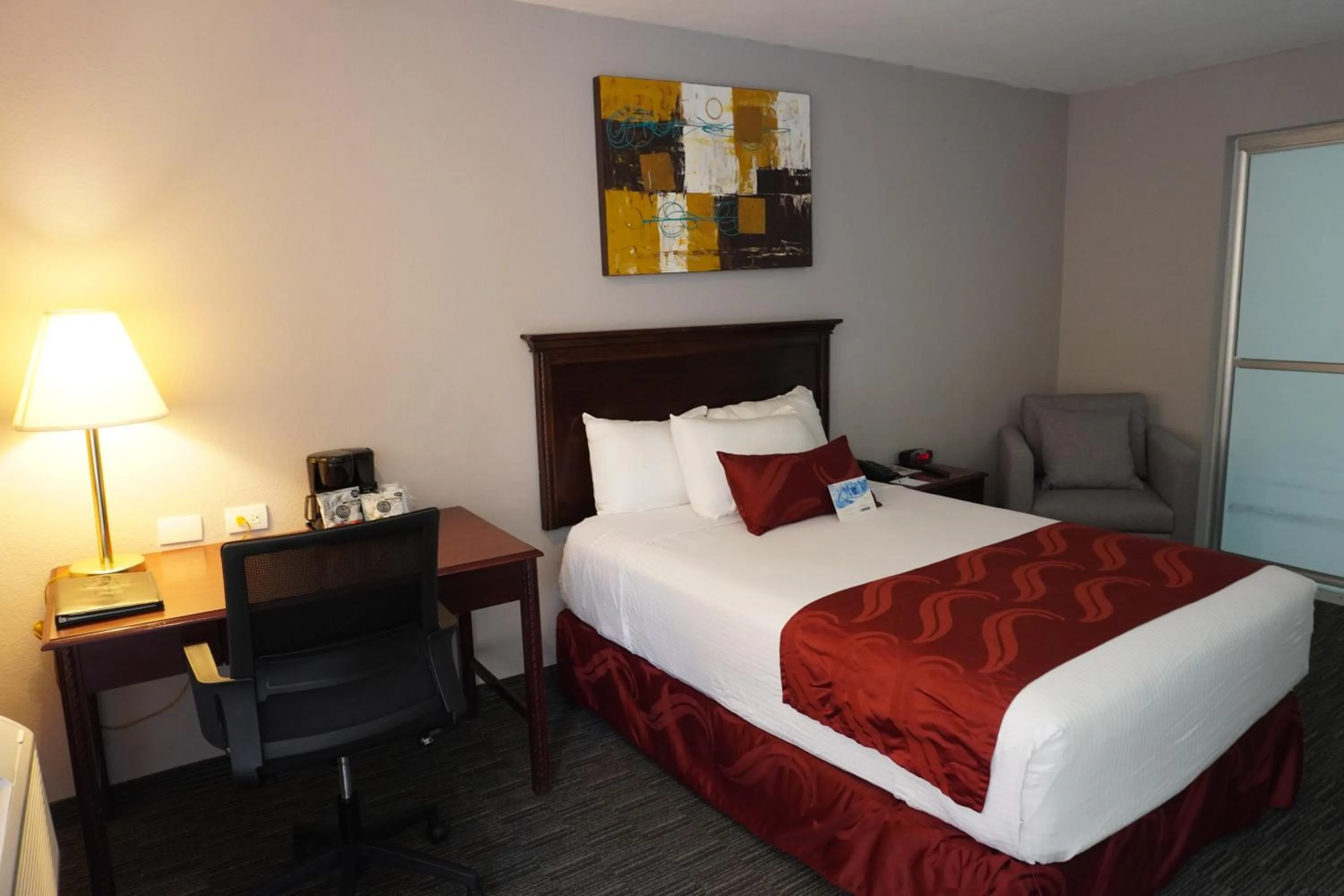 Bed in Quality Inn Piedras Negras