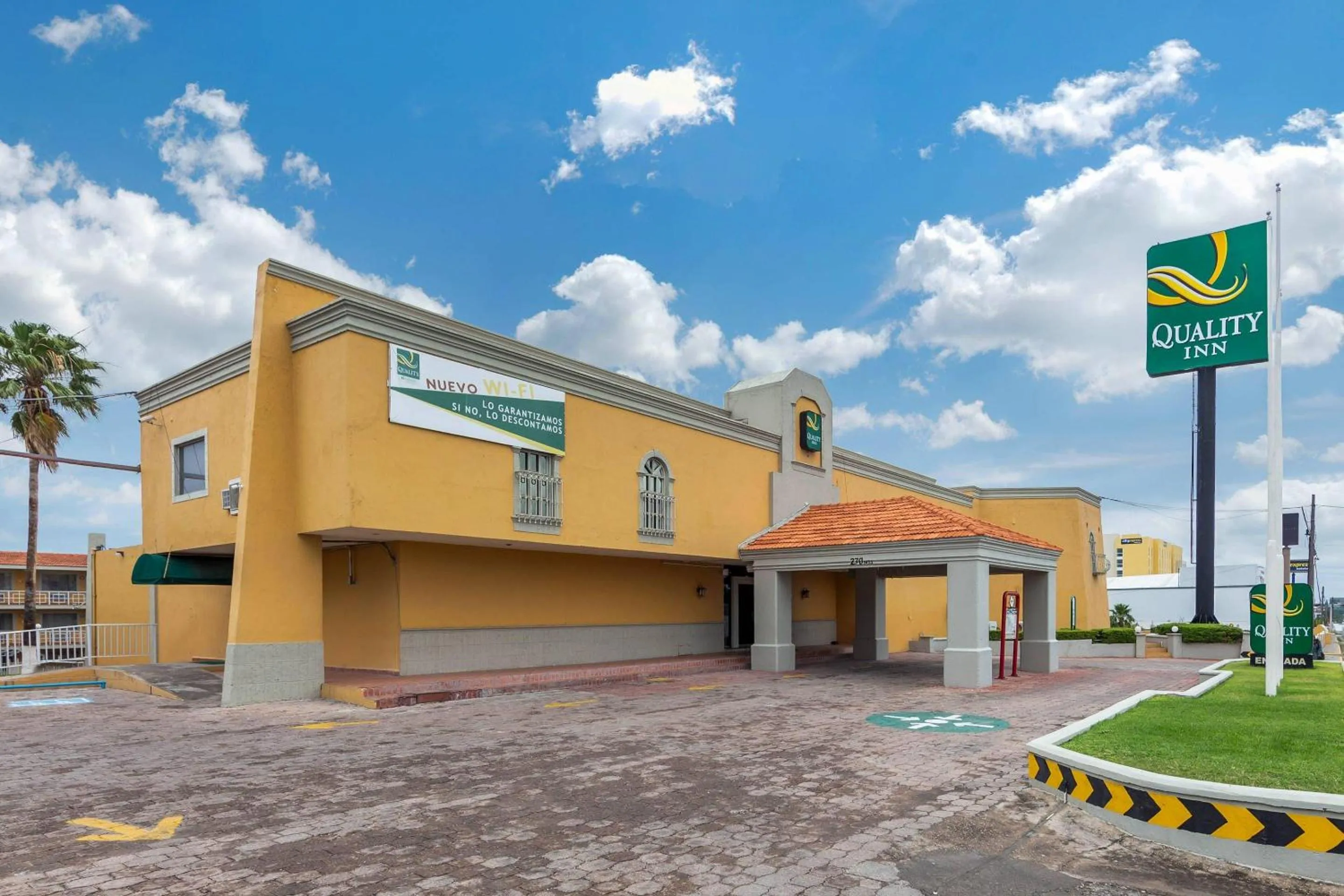 Property building in Quality Inn Piedras Negras