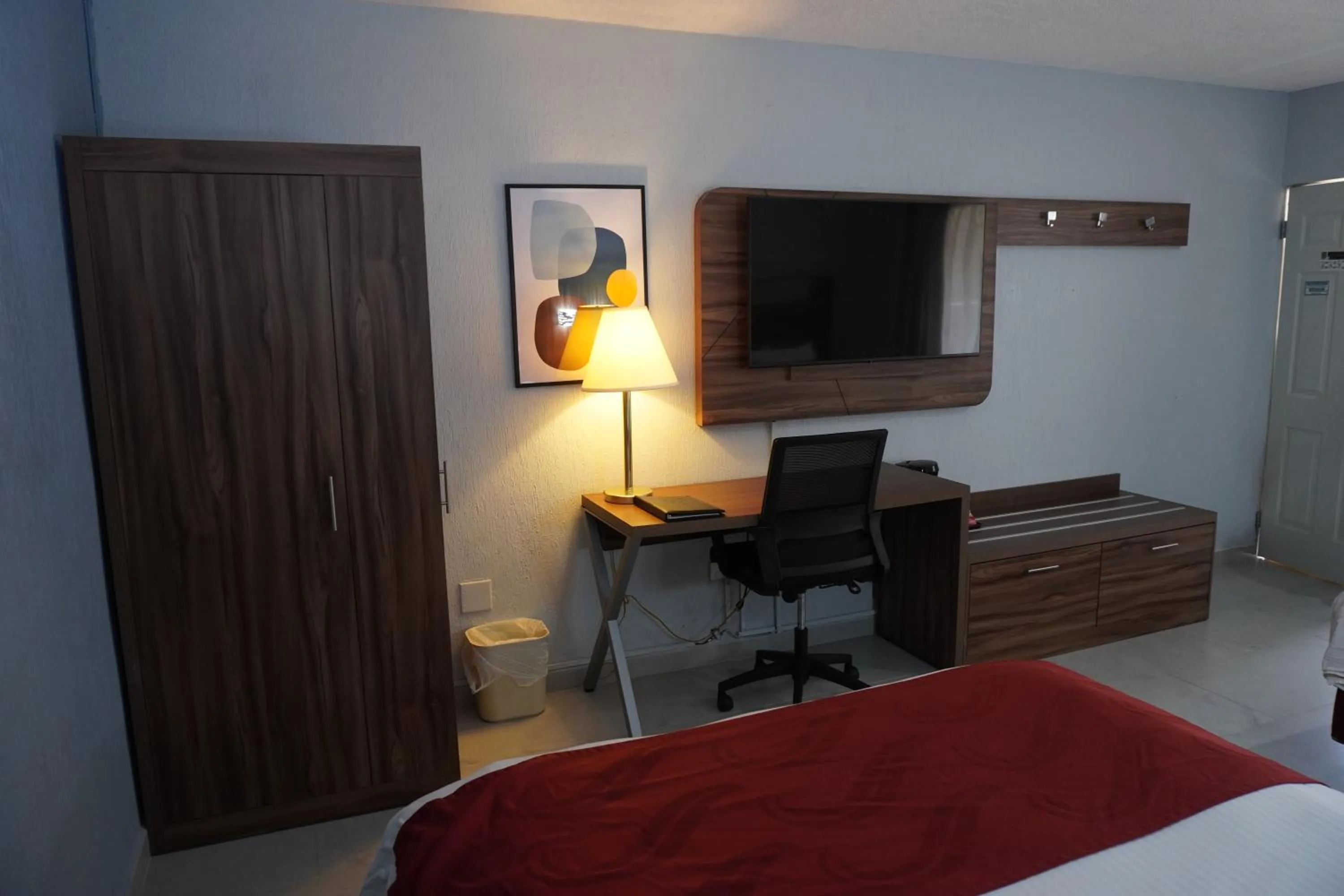 TV and multimedia, Bed in Quality Inn Piedras Negras