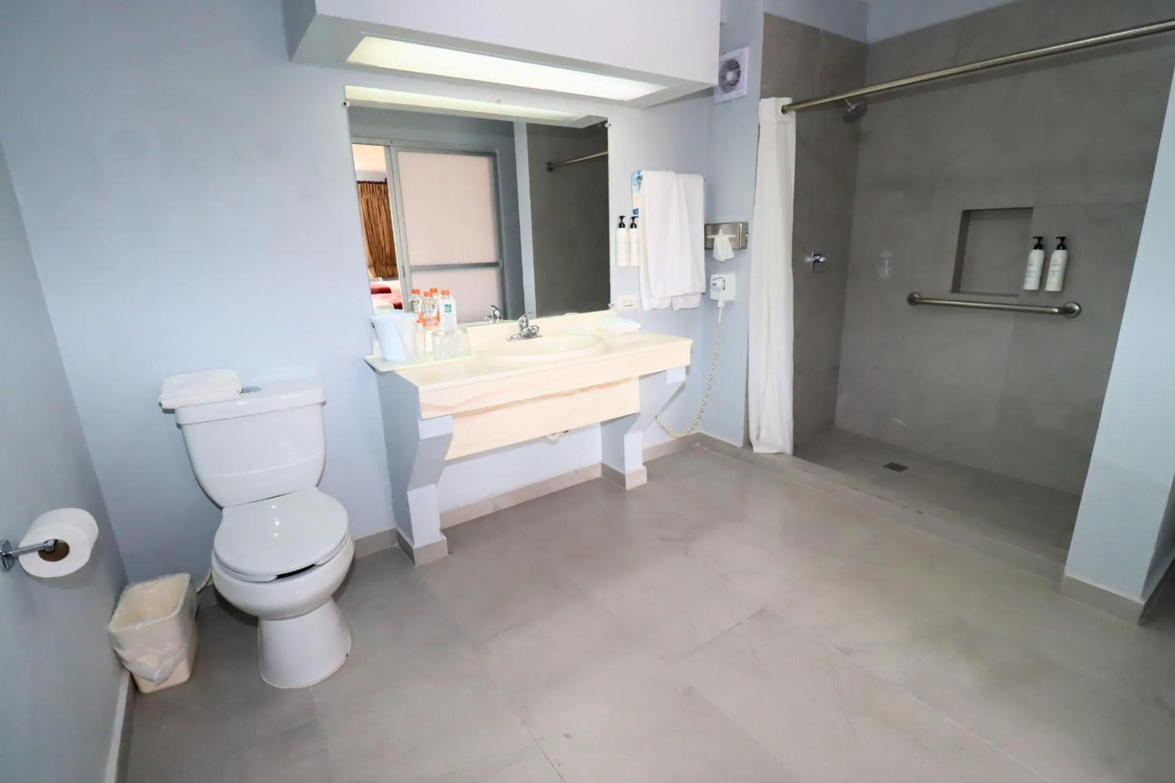 Bathroom in Quality Inn Piedras Negras