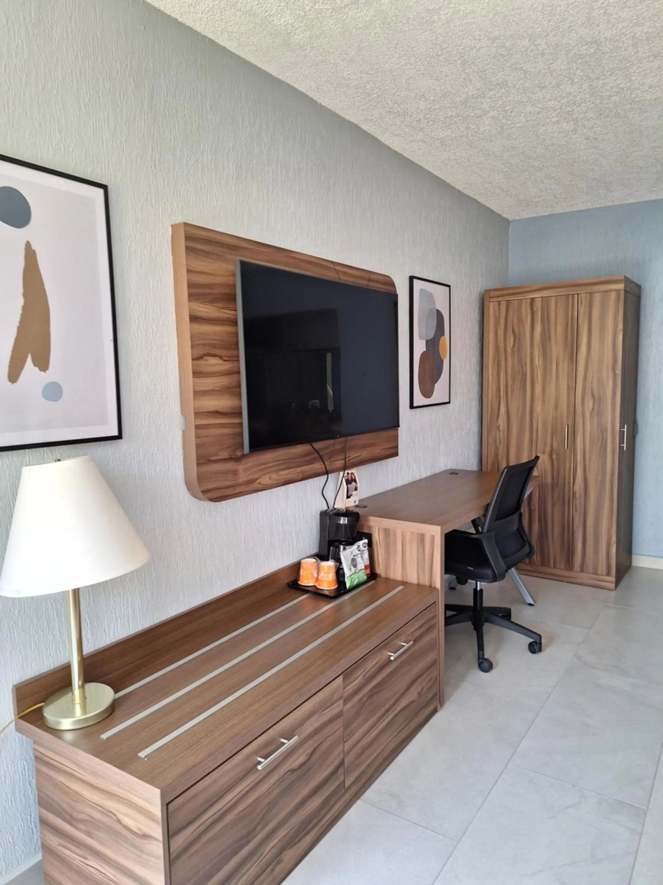 TV and multimedia in Quality Inn Piedras Negras