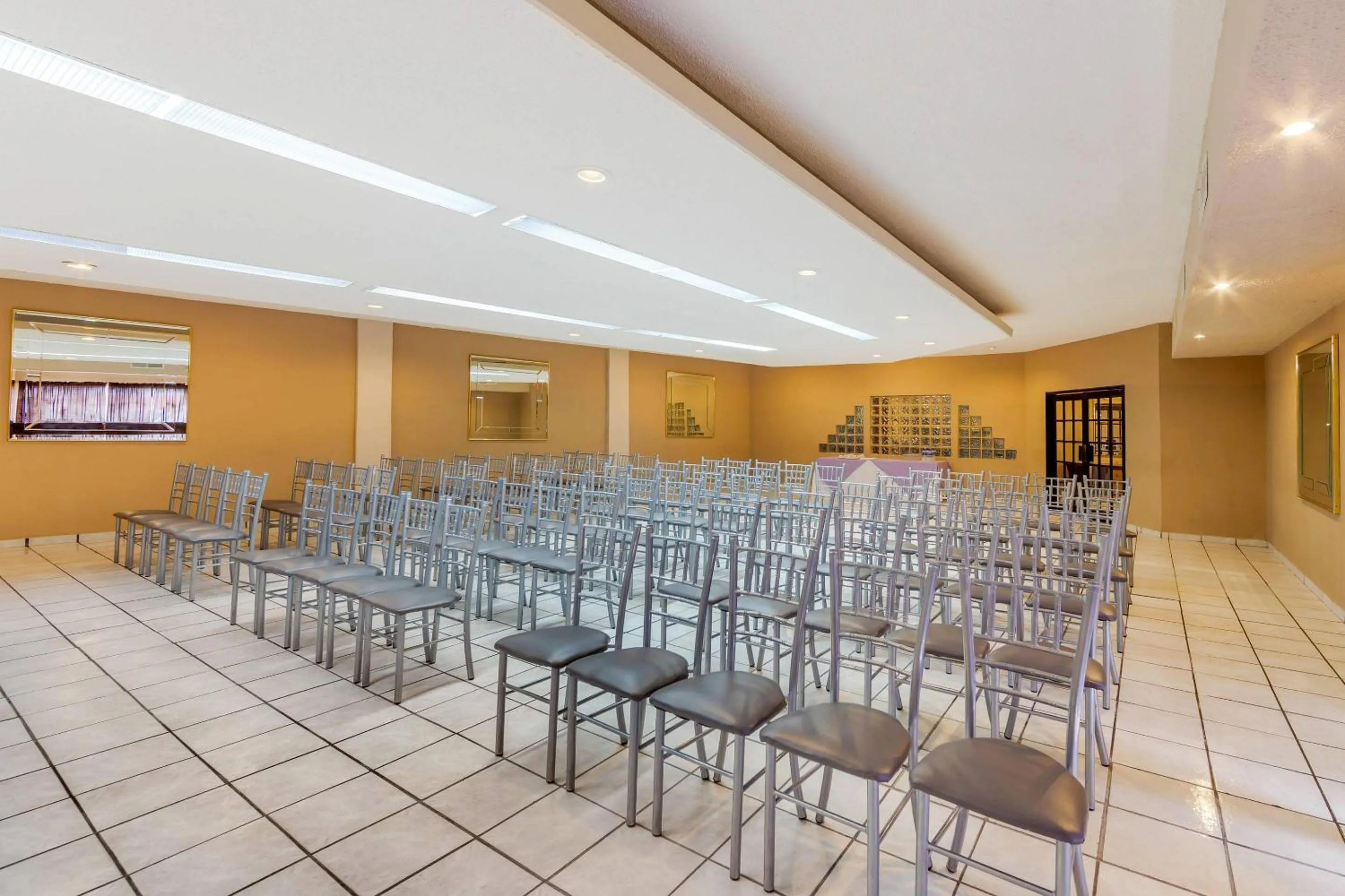 Meeting/conference room in Quality Inn Piedras Negras