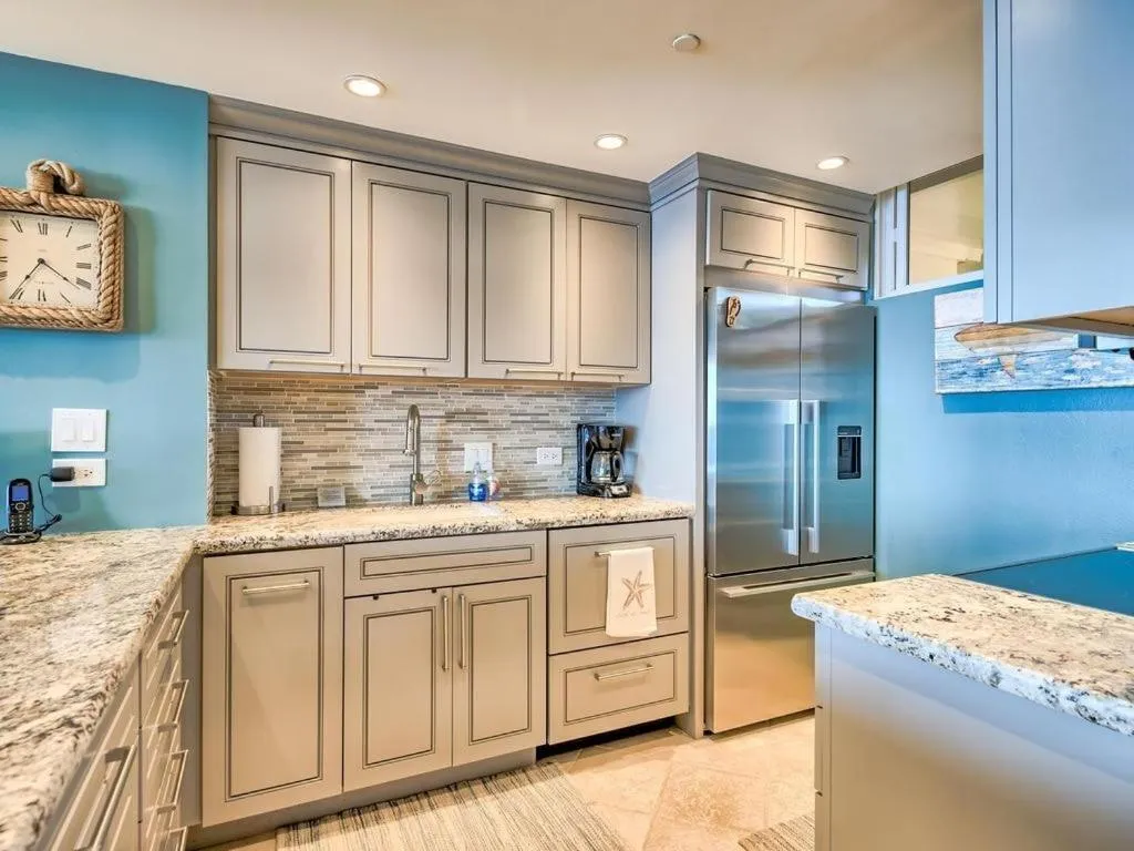 Kitchen or kitchenette in Mahana 316