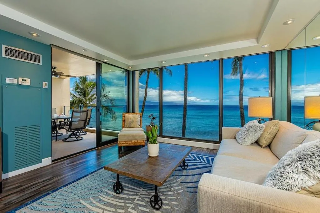 Living room in Mahana 316