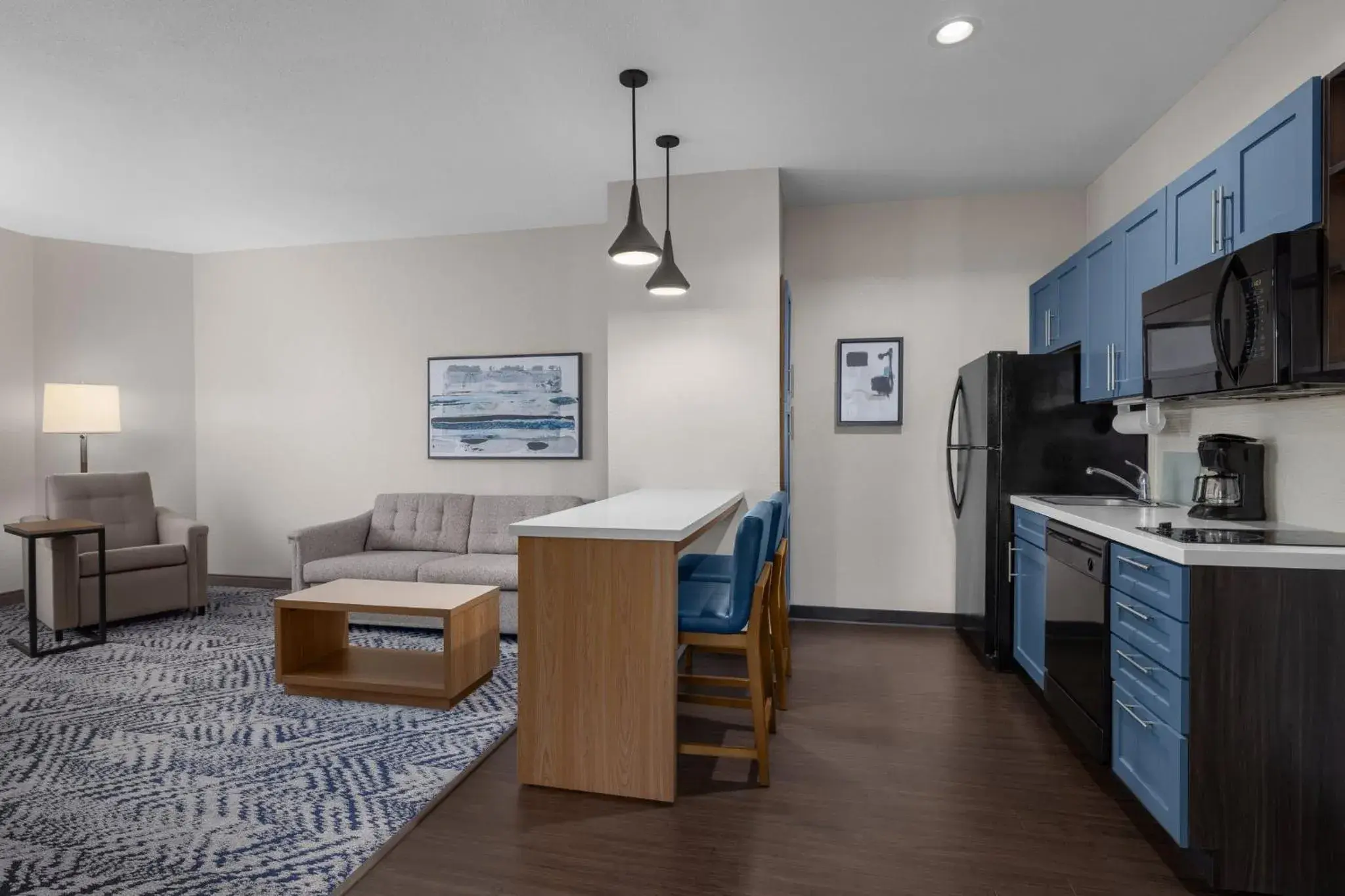 One-Bedroom Queen Room with Mobility Accessible Tub - Non-Smoking in Candlewood Suites Alexandria by IHG One-Bedroom Queen Room with Mobility Accessible Tub - Non-Smoking in Candlewood Suites Alexandria by IHG