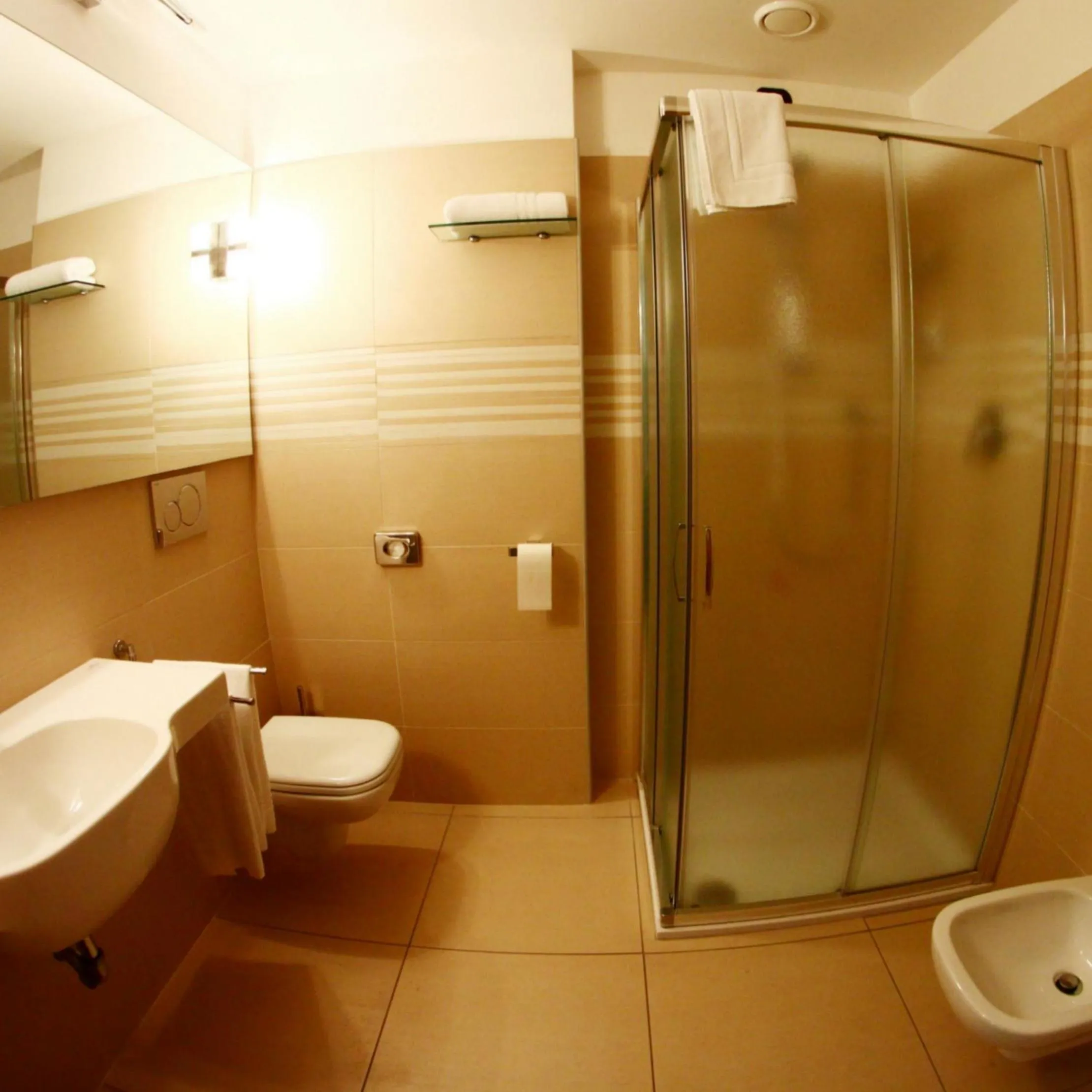 Shower in Hotel Novarello