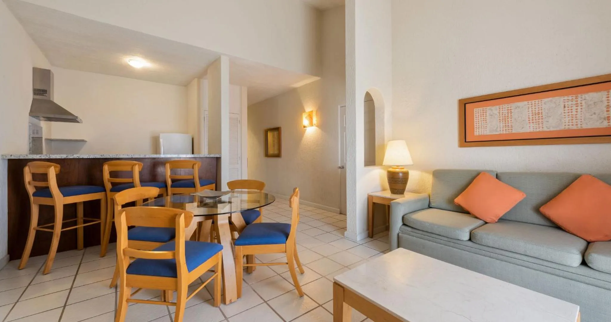 Dining area in Park Royal Homestay Los Cabos