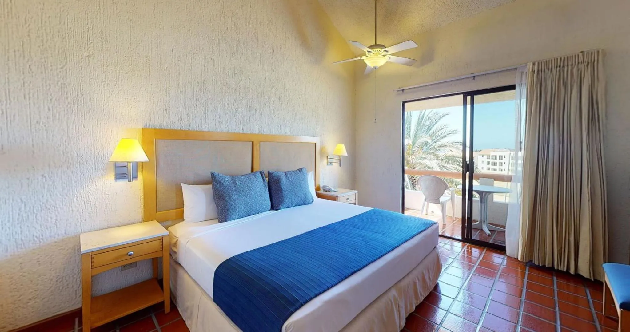 Bed in Park Royal Homestay Los Cabos