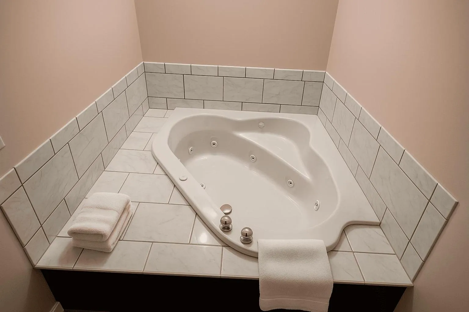 Hot Tub in Pinconning Trail Inn Motel