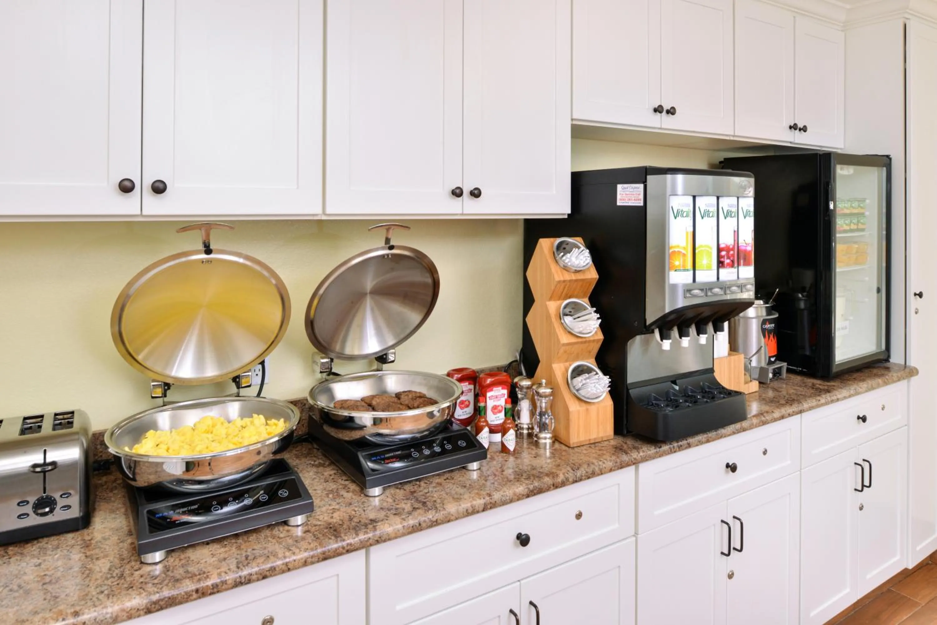 Breakfast in Dana Point Marina Inn