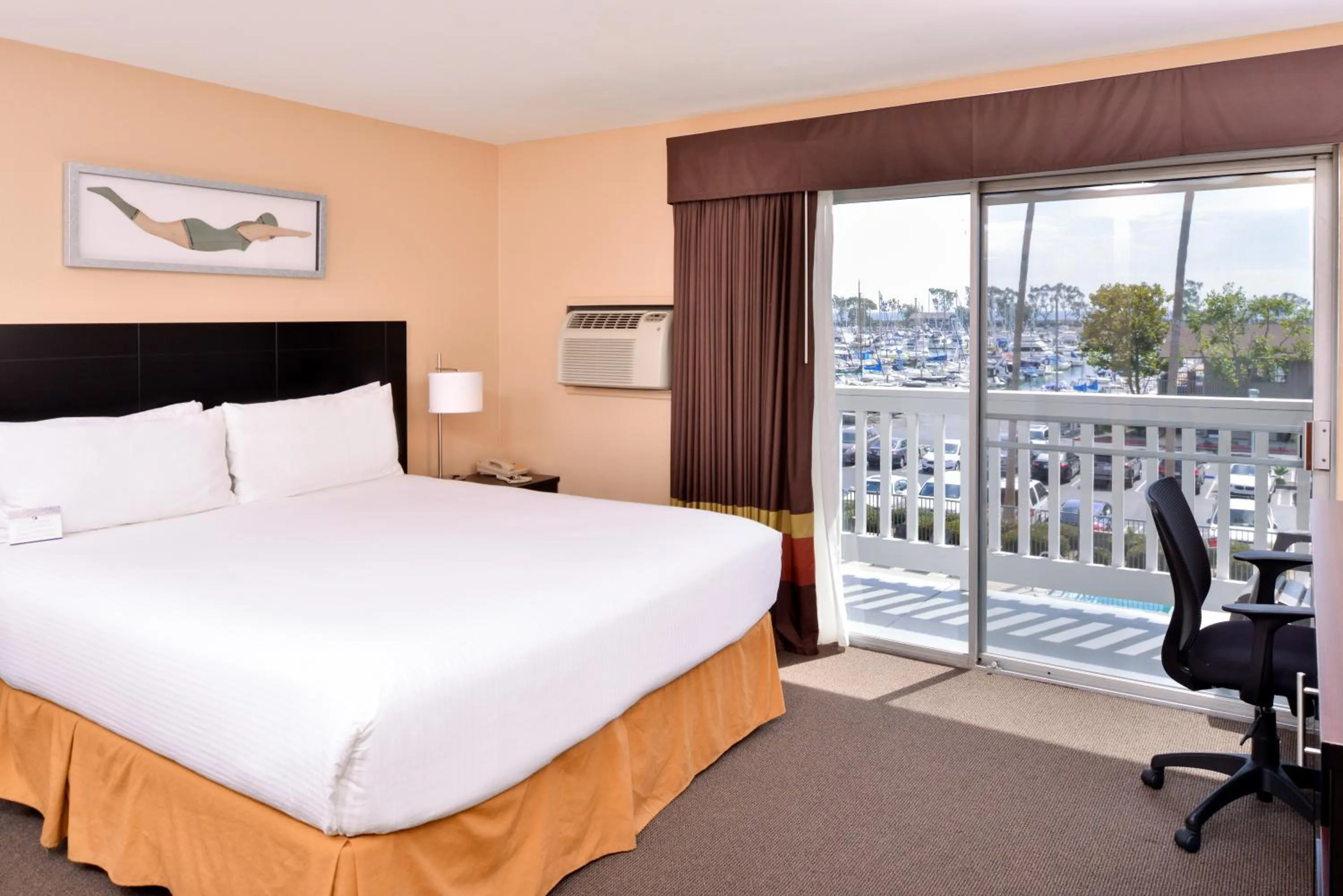 Balcony/Terrace, Bed in Dana Point Marina Inn
