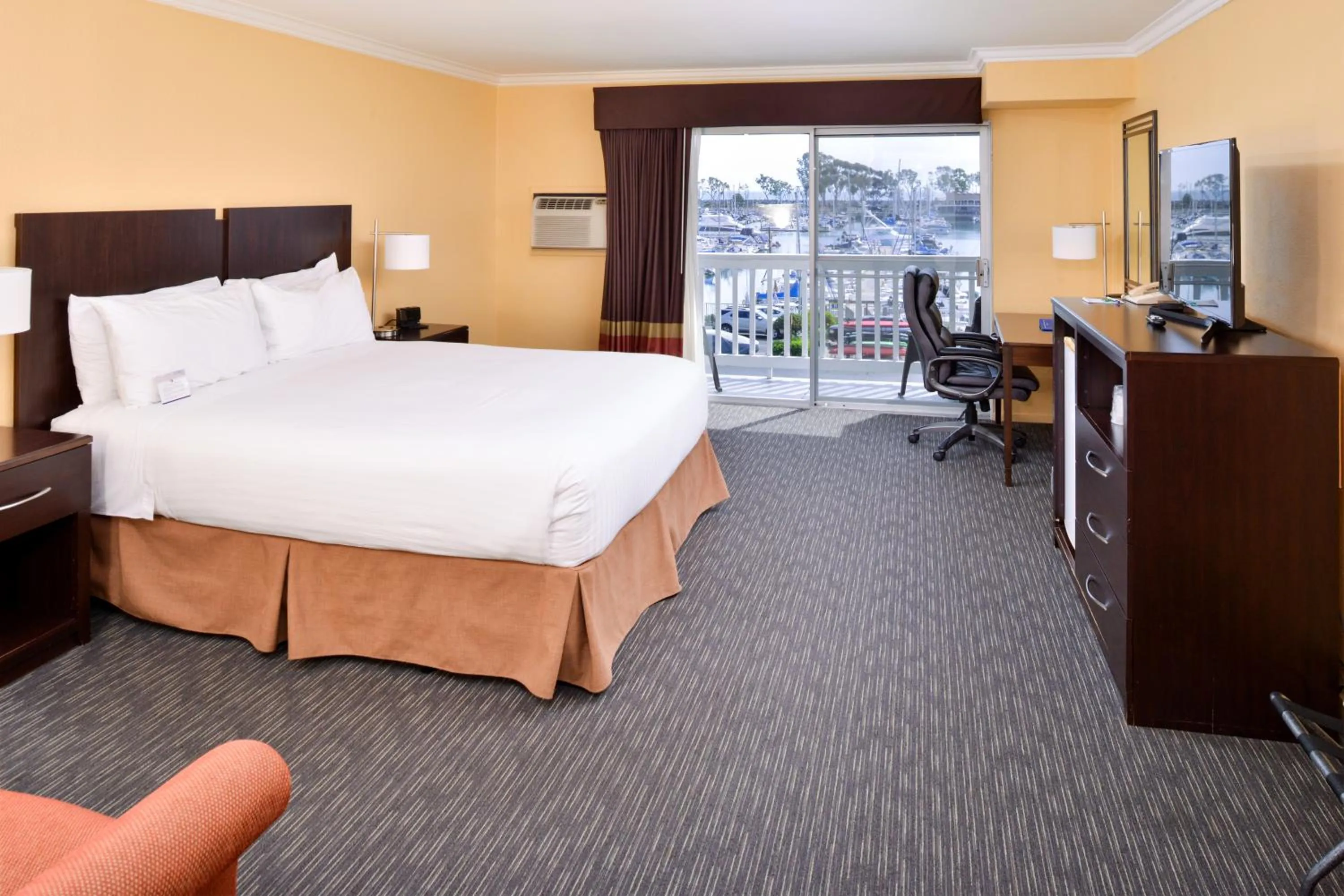 Photo of the whole room, Bed in Dana Point Marina Inn