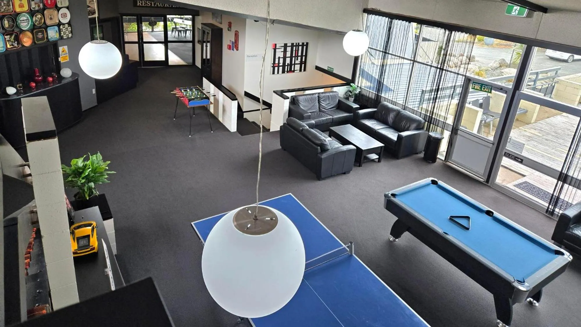 Communal lounge/ TV room in Fiordland Hotel