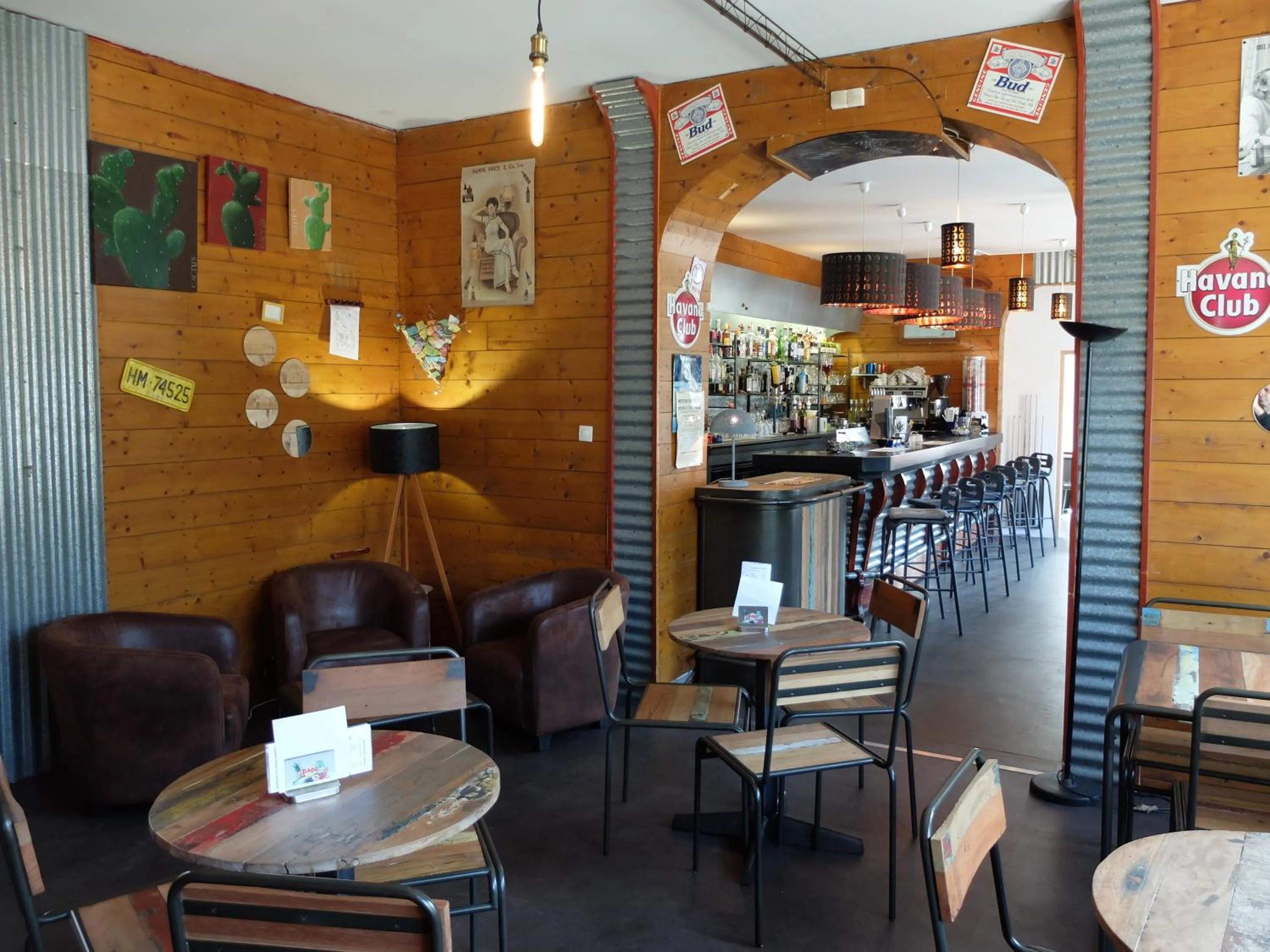 Lounge or bar in Hôtel Les Pins - Oléron