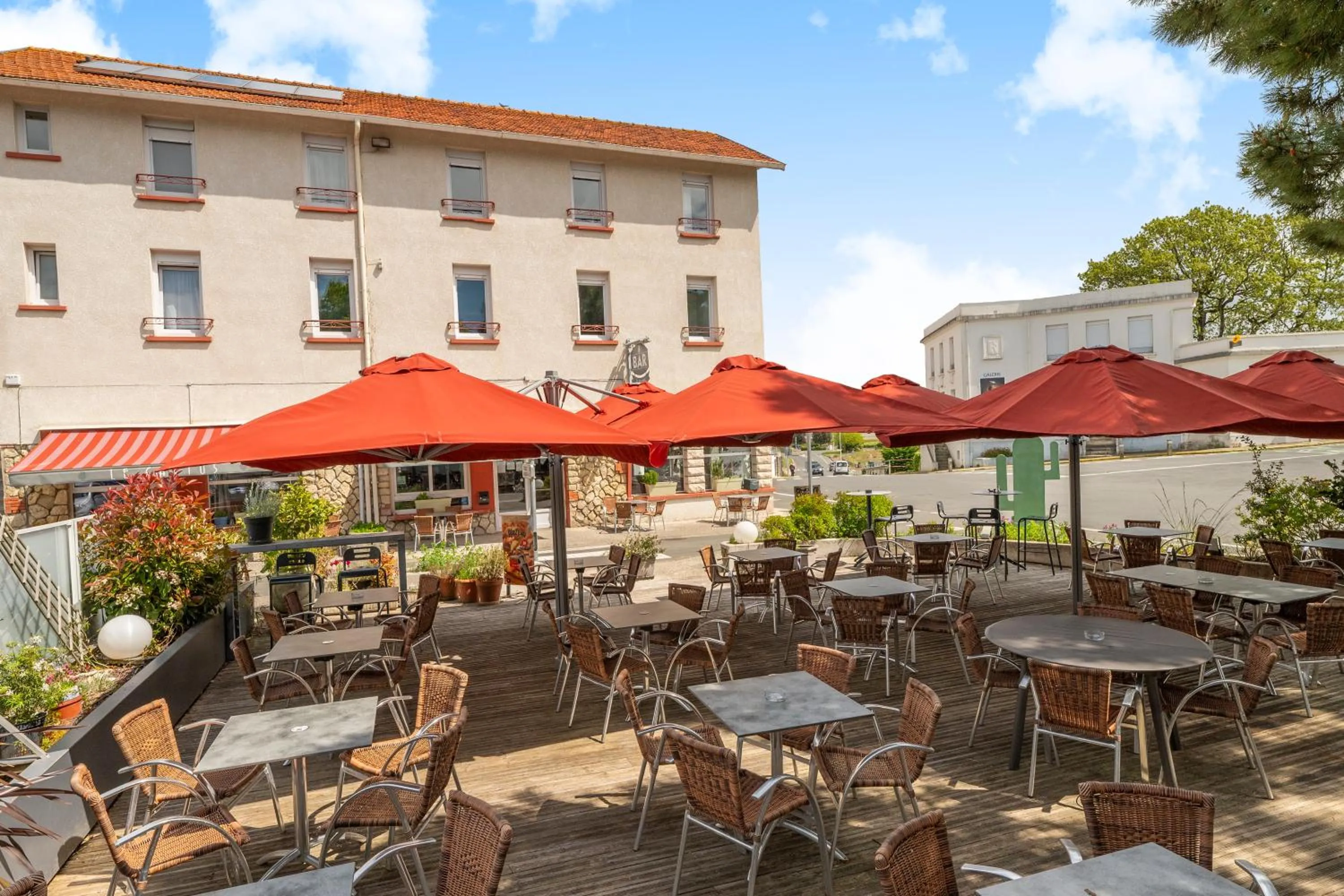 Property building in Hôtel Les Pins - Oléron