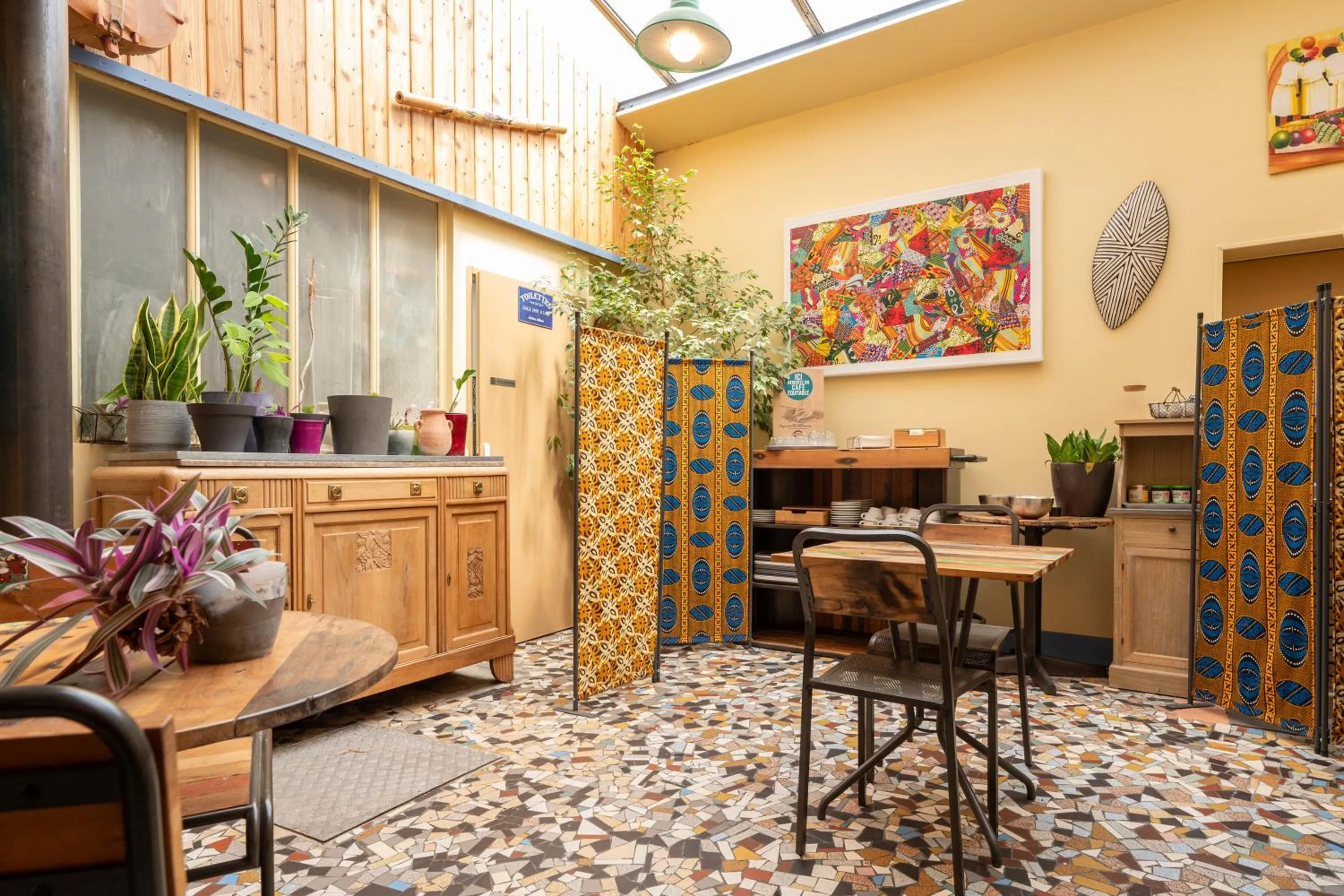 Dining area in Hôtel Les Pins - Oléron
