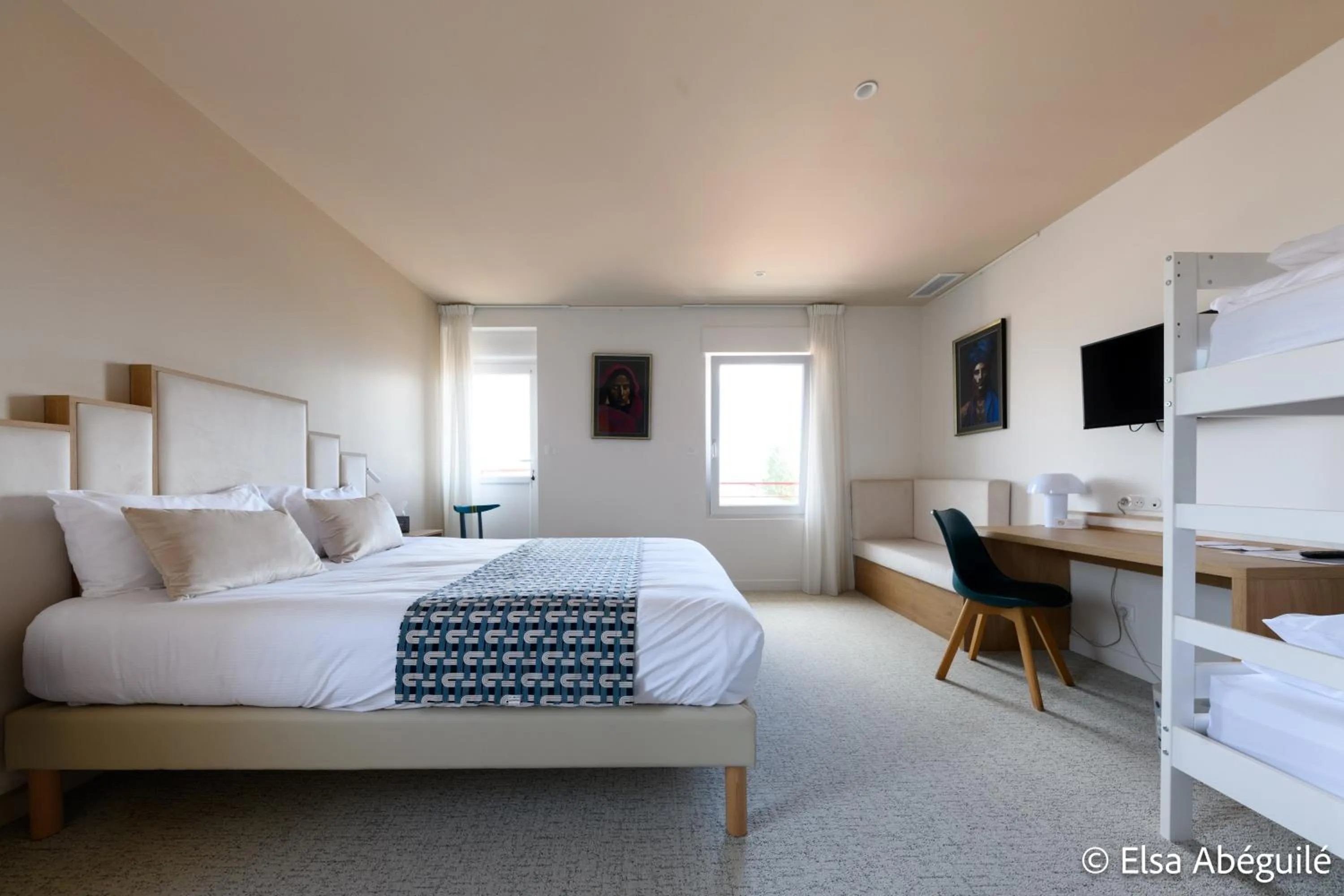 Bedroom, Bed in Hôtel Les Pins - Oléron