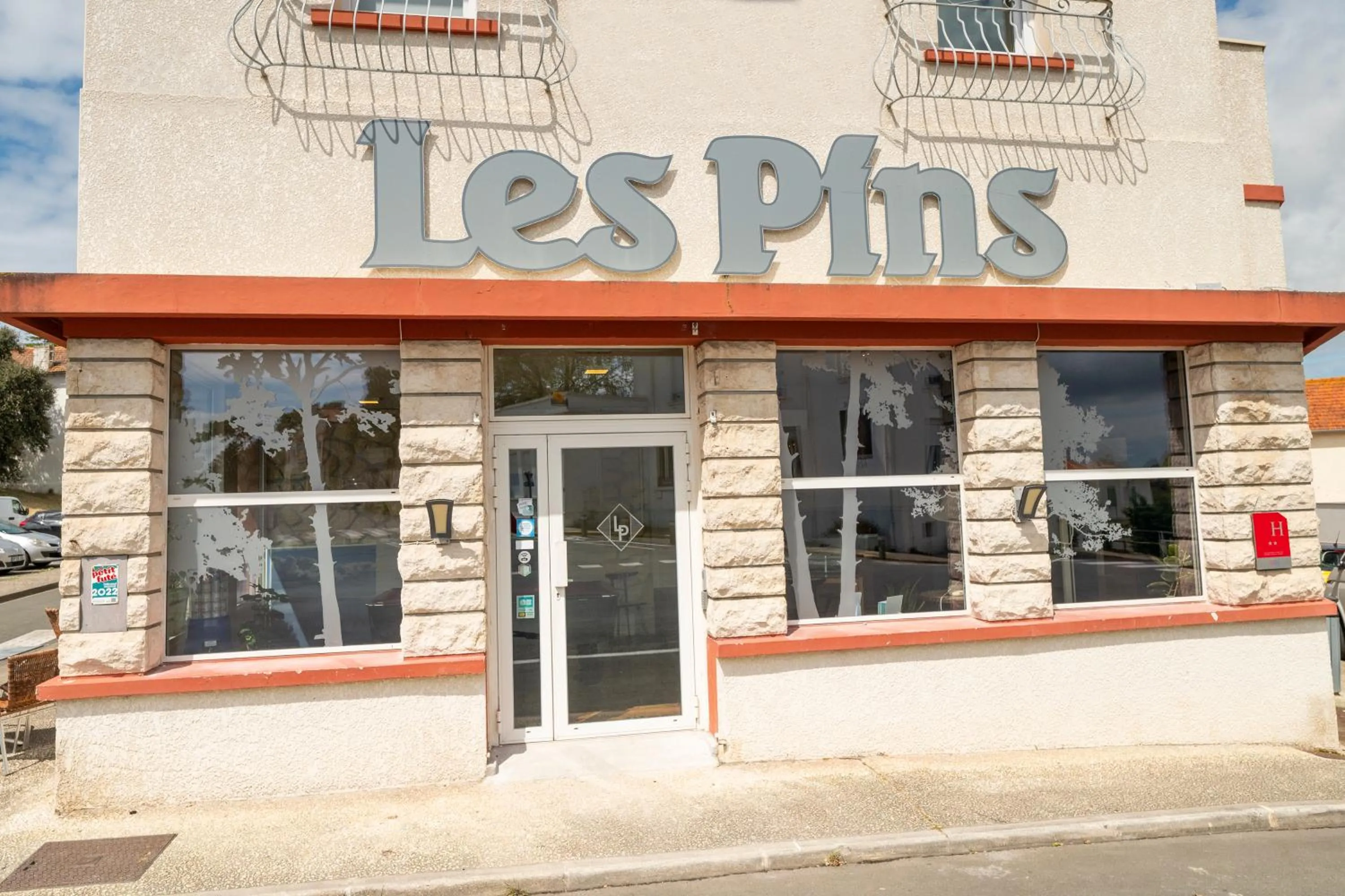 Property building in Hôtel Les Pins - Oléron