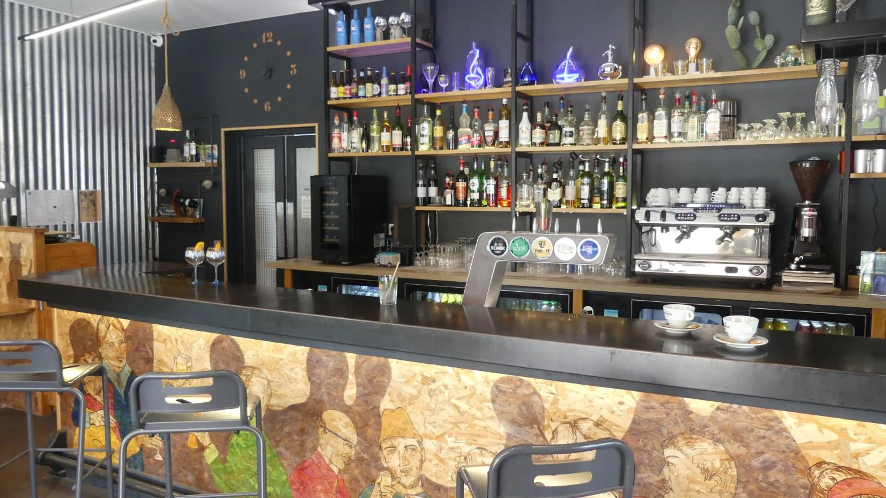 Lounge or bar in Hôtel Les Pins - Oléron