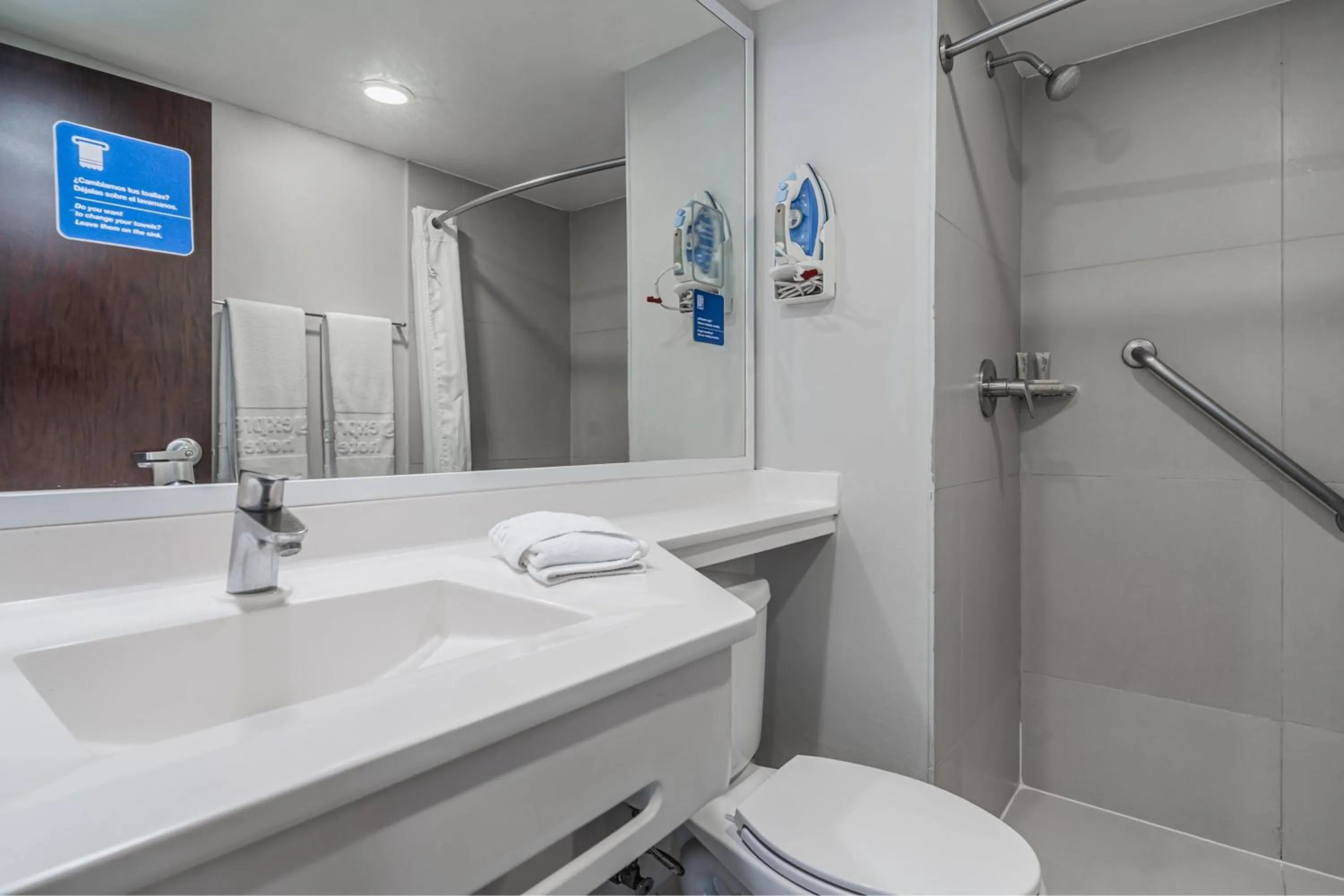 Bathroom in City Express by Marriott Queretaro Jurica