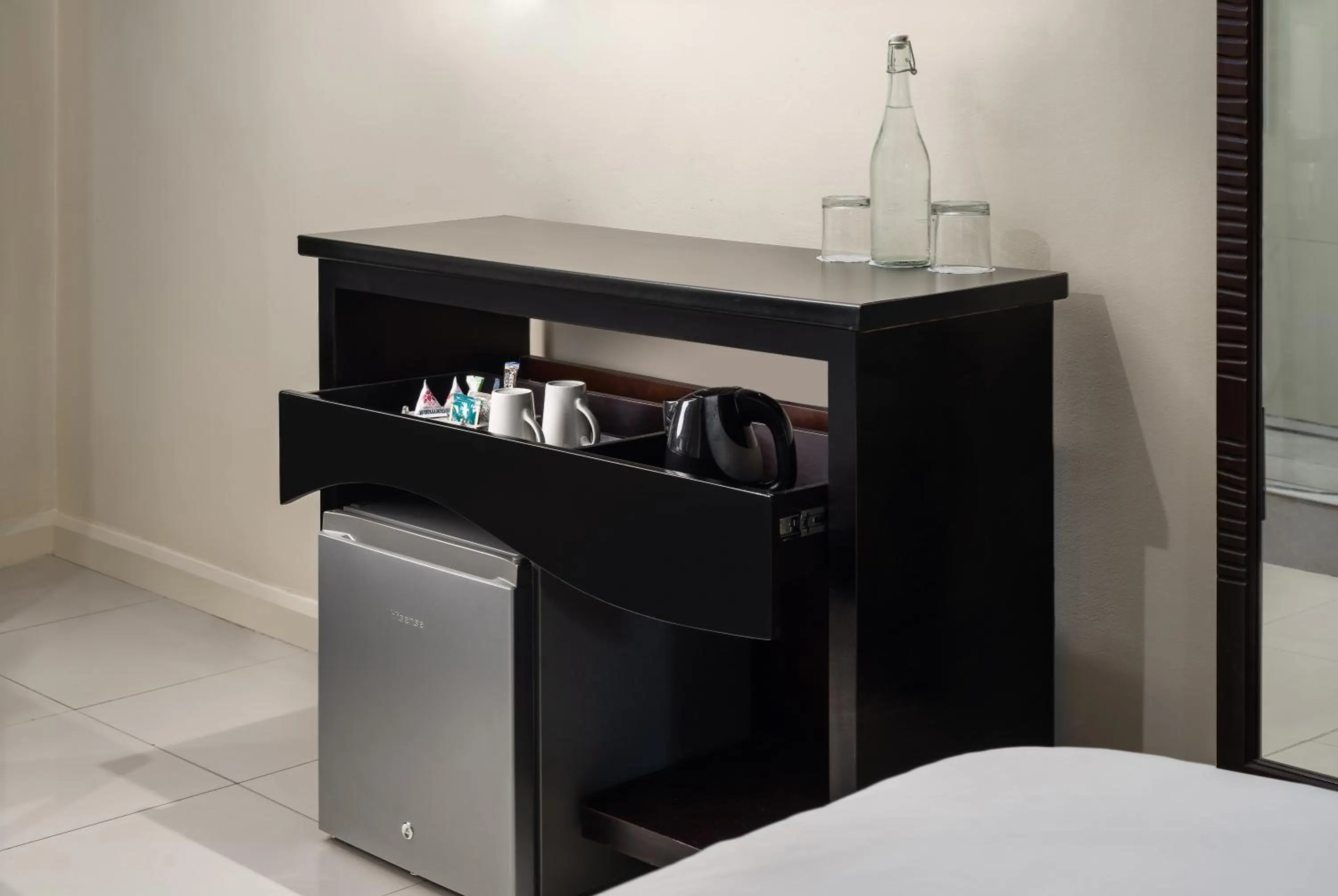 Coffee/tea facilities, Bed in Protea Hotel by Marriott Bloemfontein Willow Lake