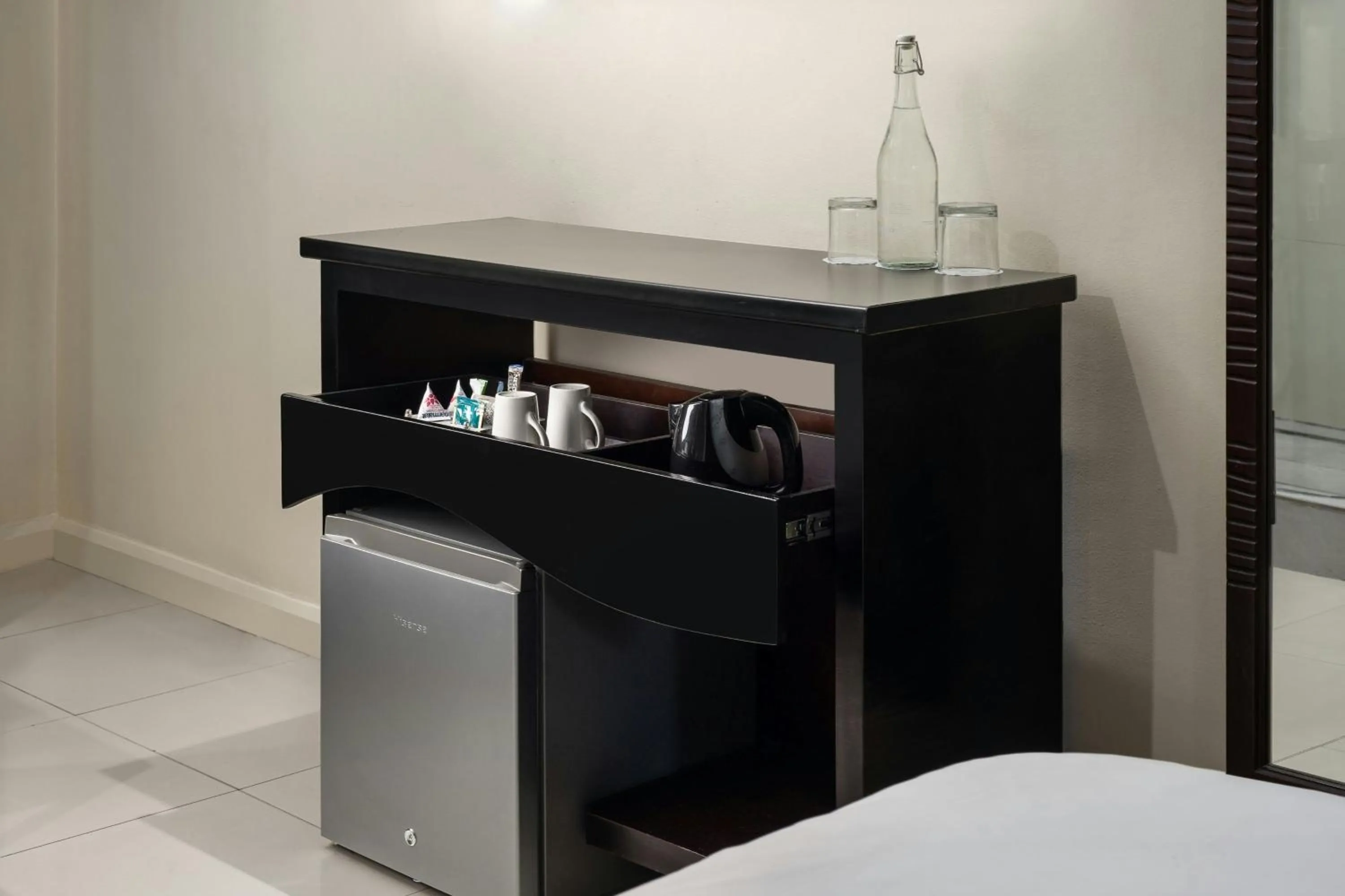 Photo of the whole room, Bed in Protea Hotel by Marriott Bloemfontein Willow Lake