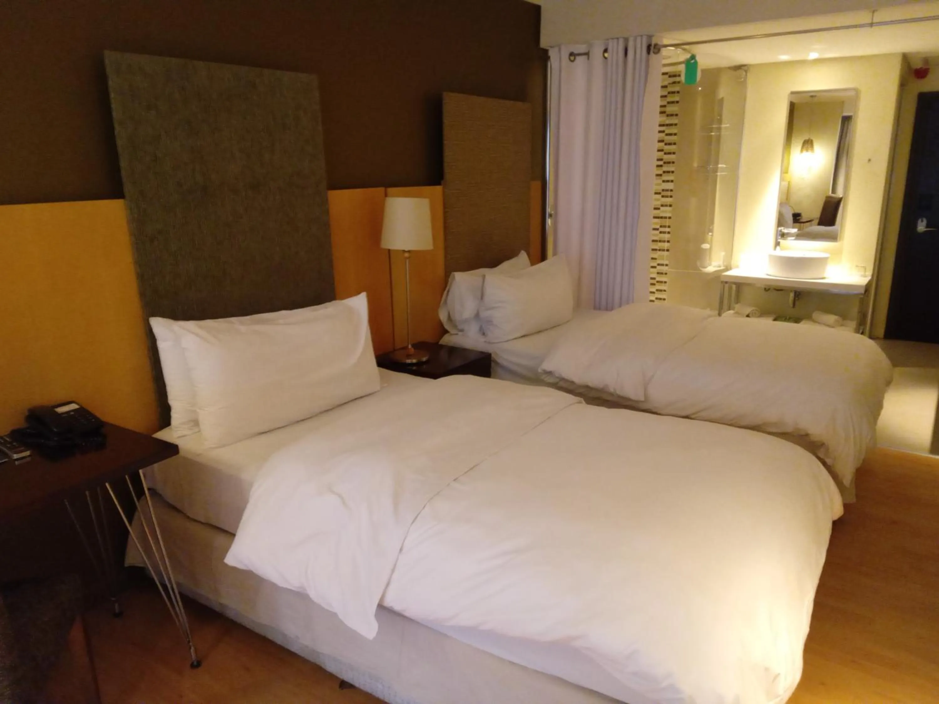 Shower, Bed in Protea Hotel by Marriott Bloemfontein Willow Lake