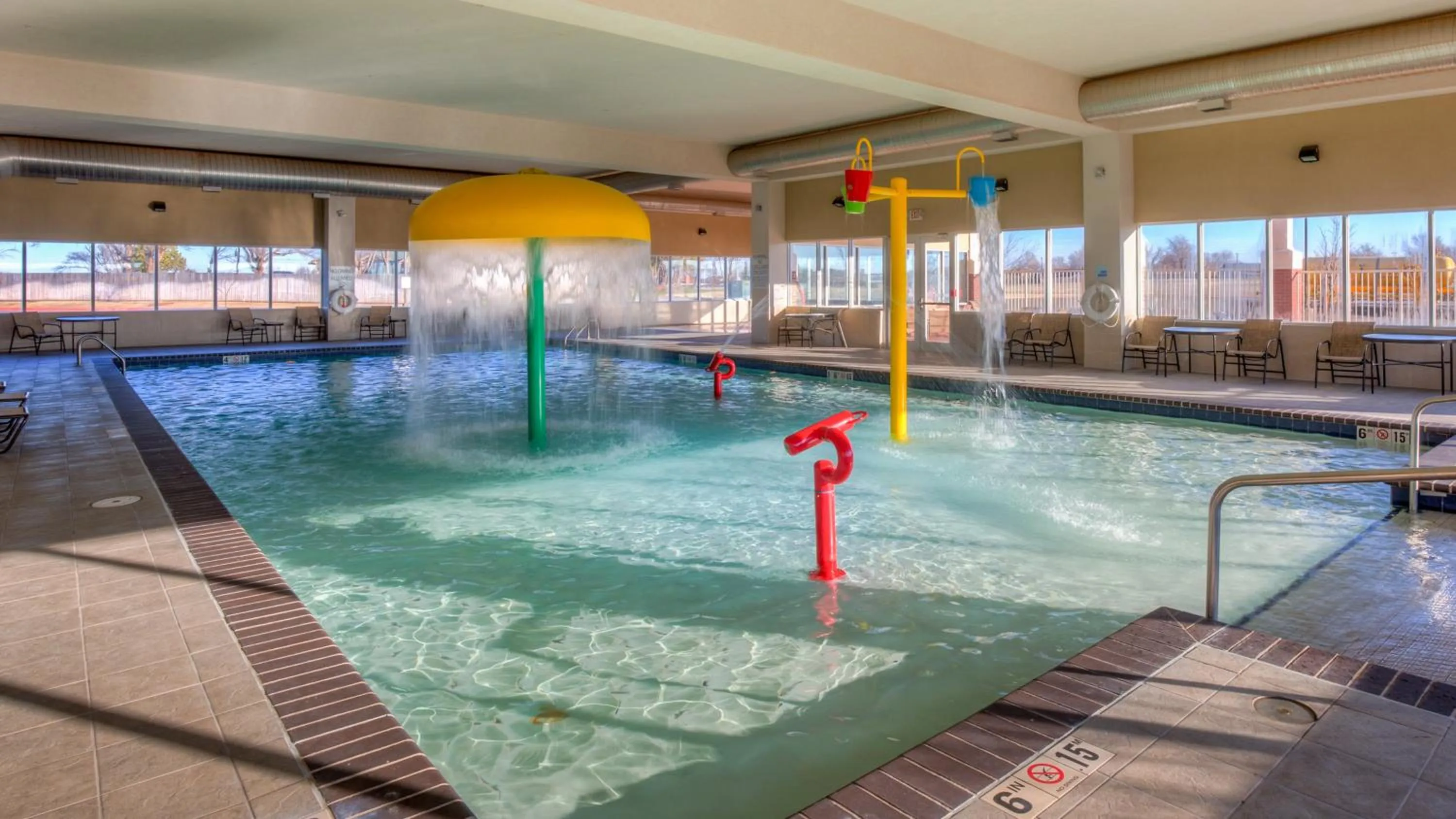 Swimming pool in Holiday Inn Express Hotel and Suites Elk City by IHG