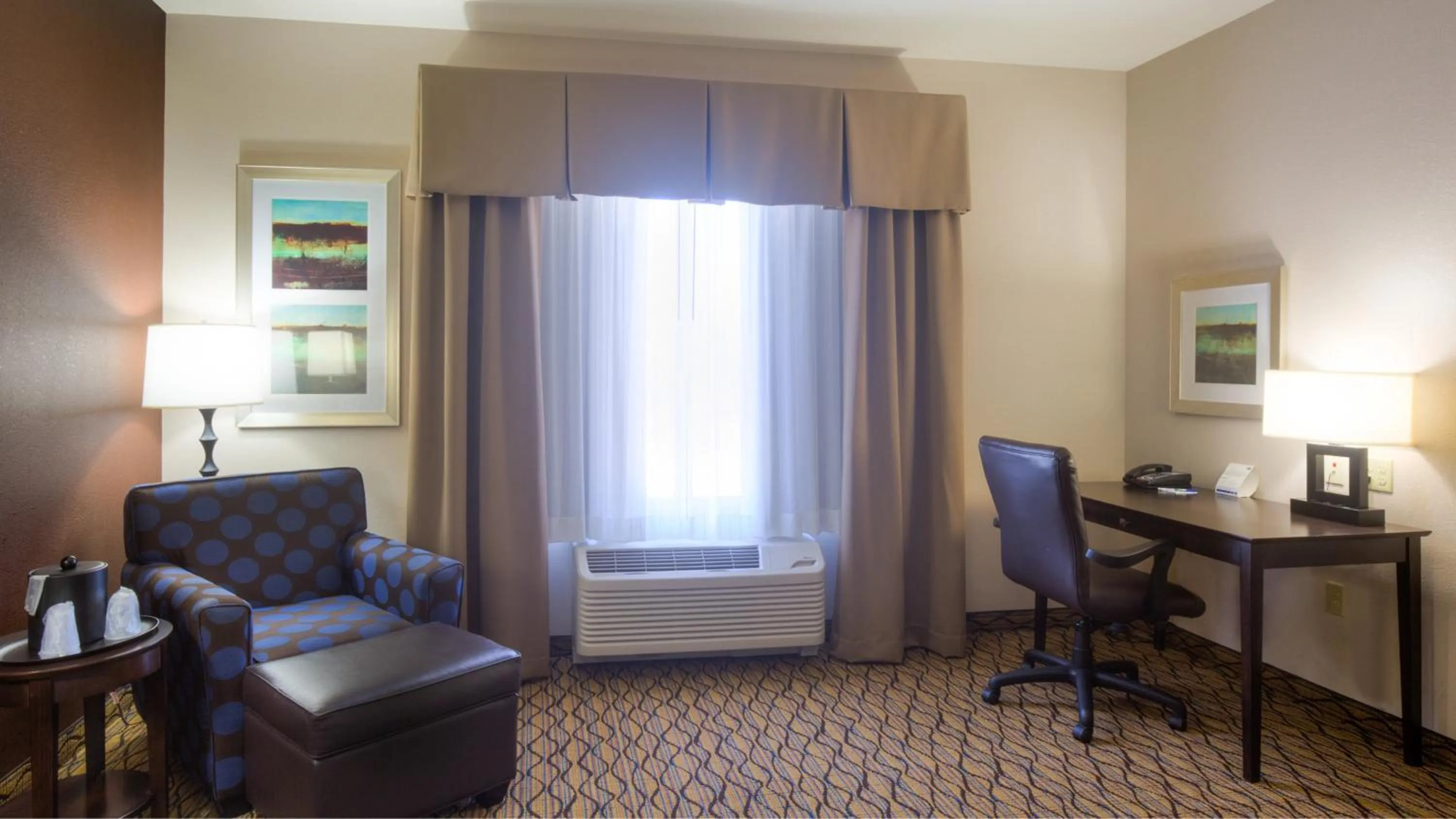 Photo of the whole room in Holiday Inn Express Hotel and Suites Elk City by IHG