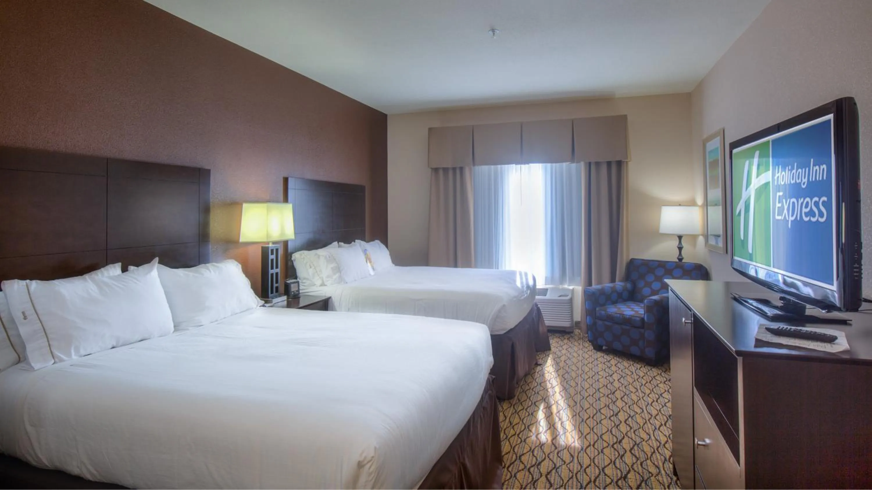 Photo of the whole room, Bed in Holiday Inn Express Hotel and Suites Elk City by IHG