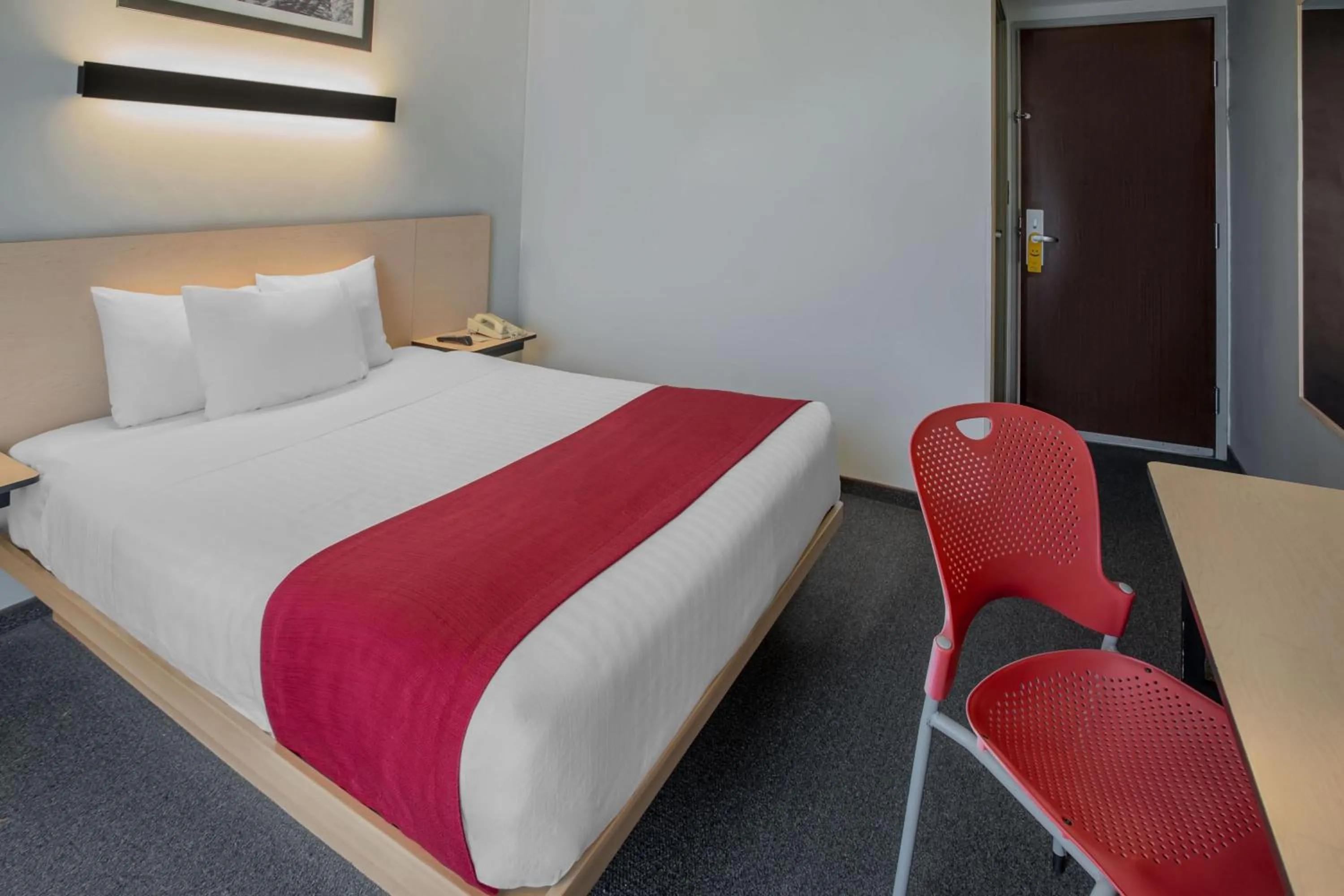 Photo of the whole room, Bed in City Express by Marriott Durango