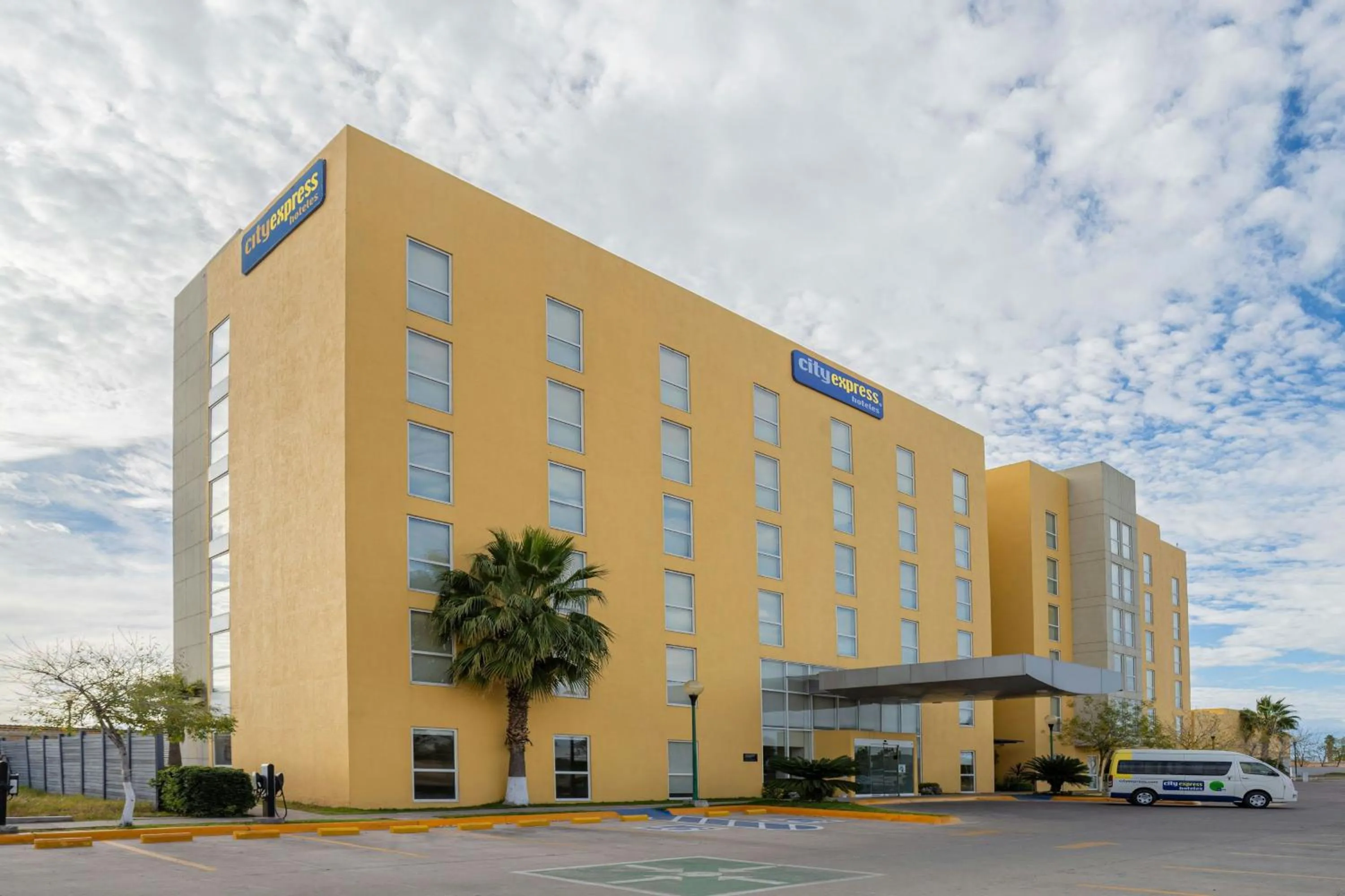 Property building in City Express by Marriott Durango