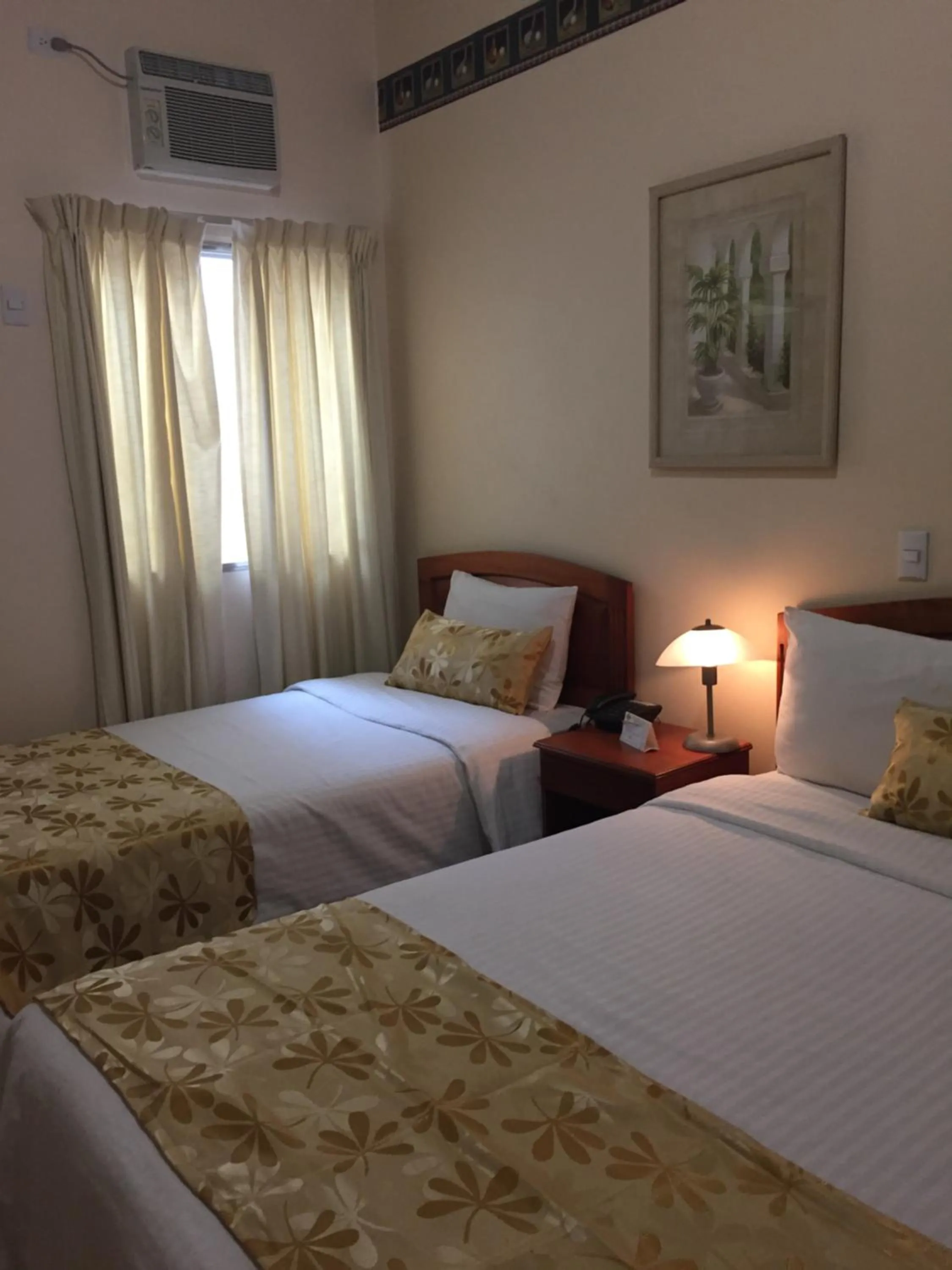 Photo of the whole room, Bed in Hotel Mac Arthur