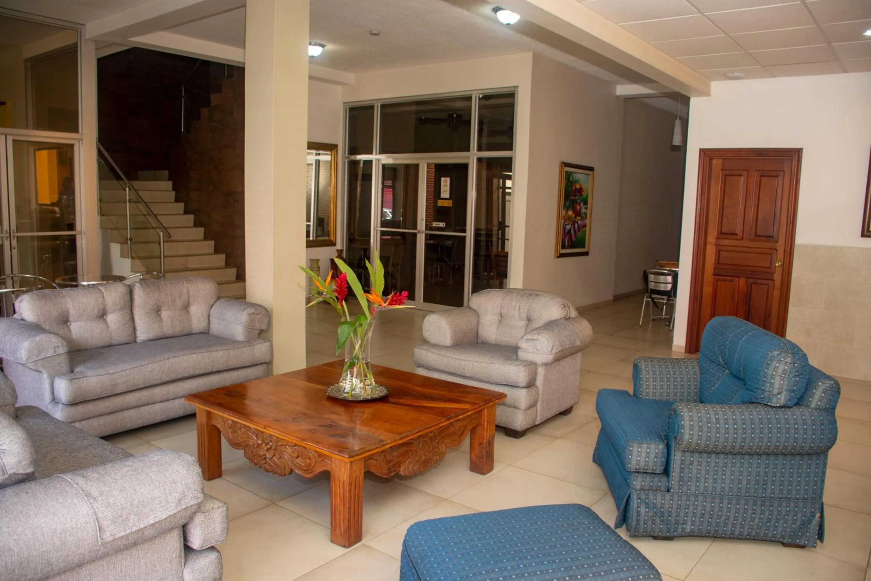 Communal lounge/ TV room in Hotel Mac Arthur