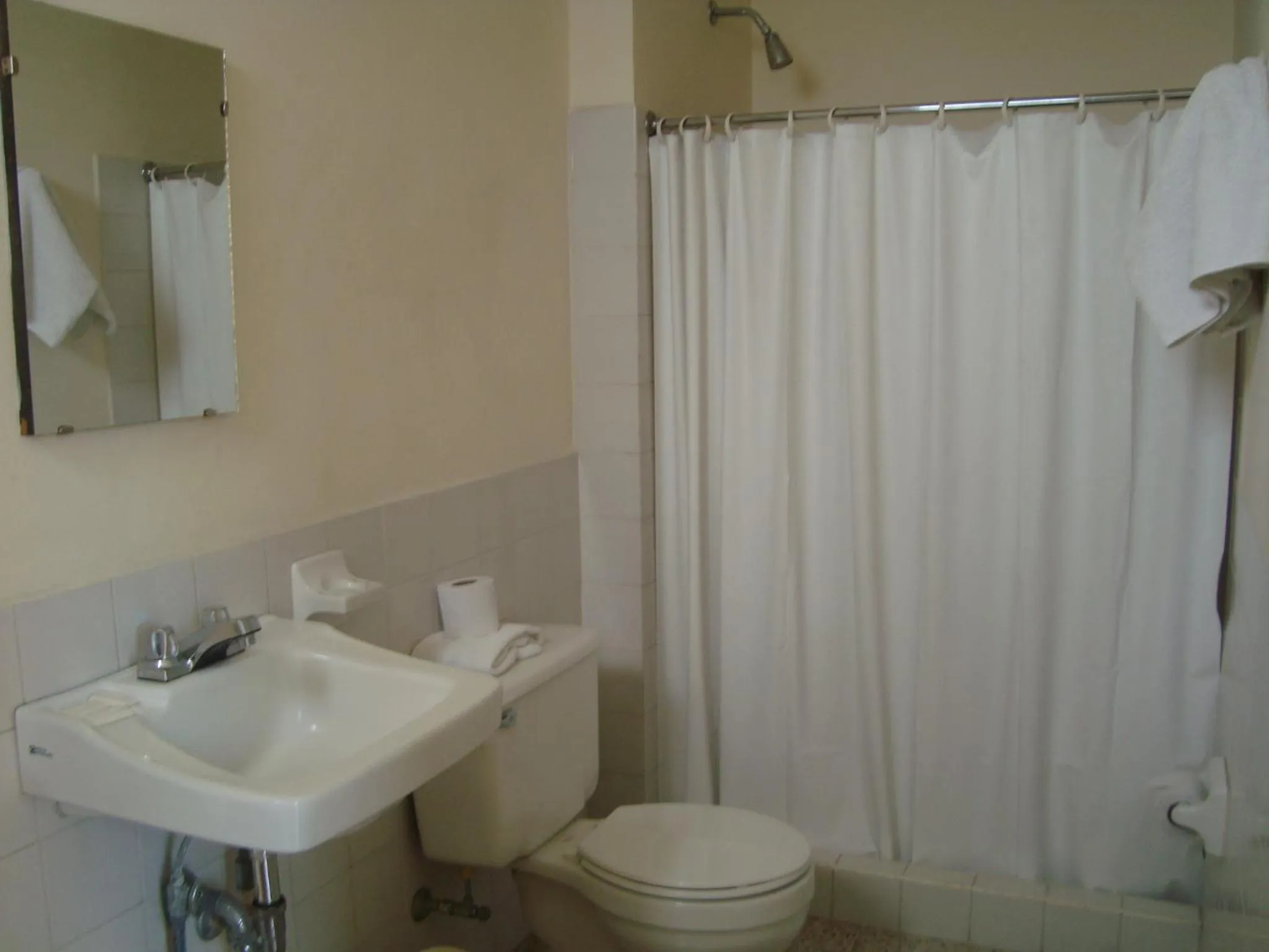 Bathroom in Hotel Mac Arthur