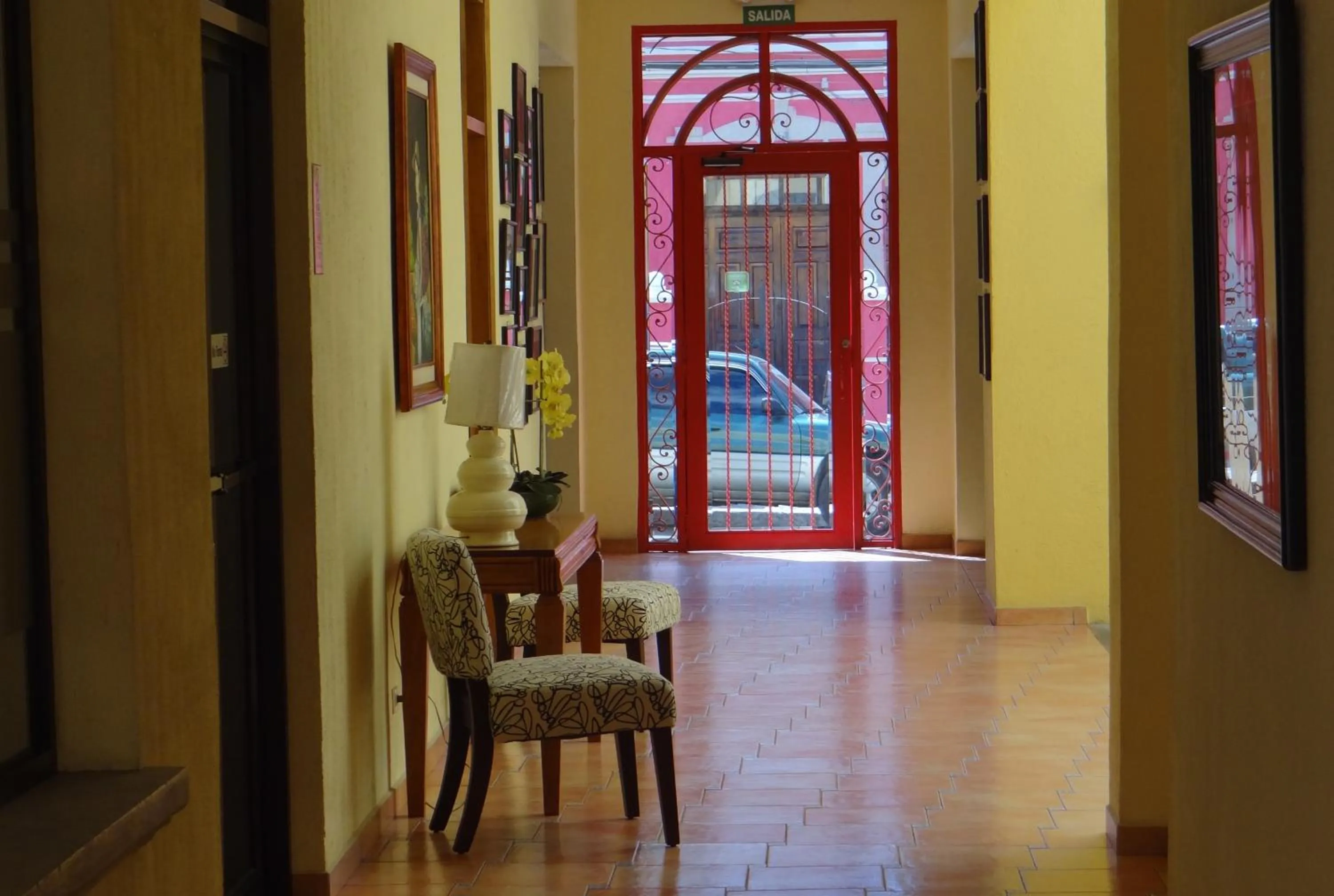 Facade/entrance in Hotel Mac Arthur