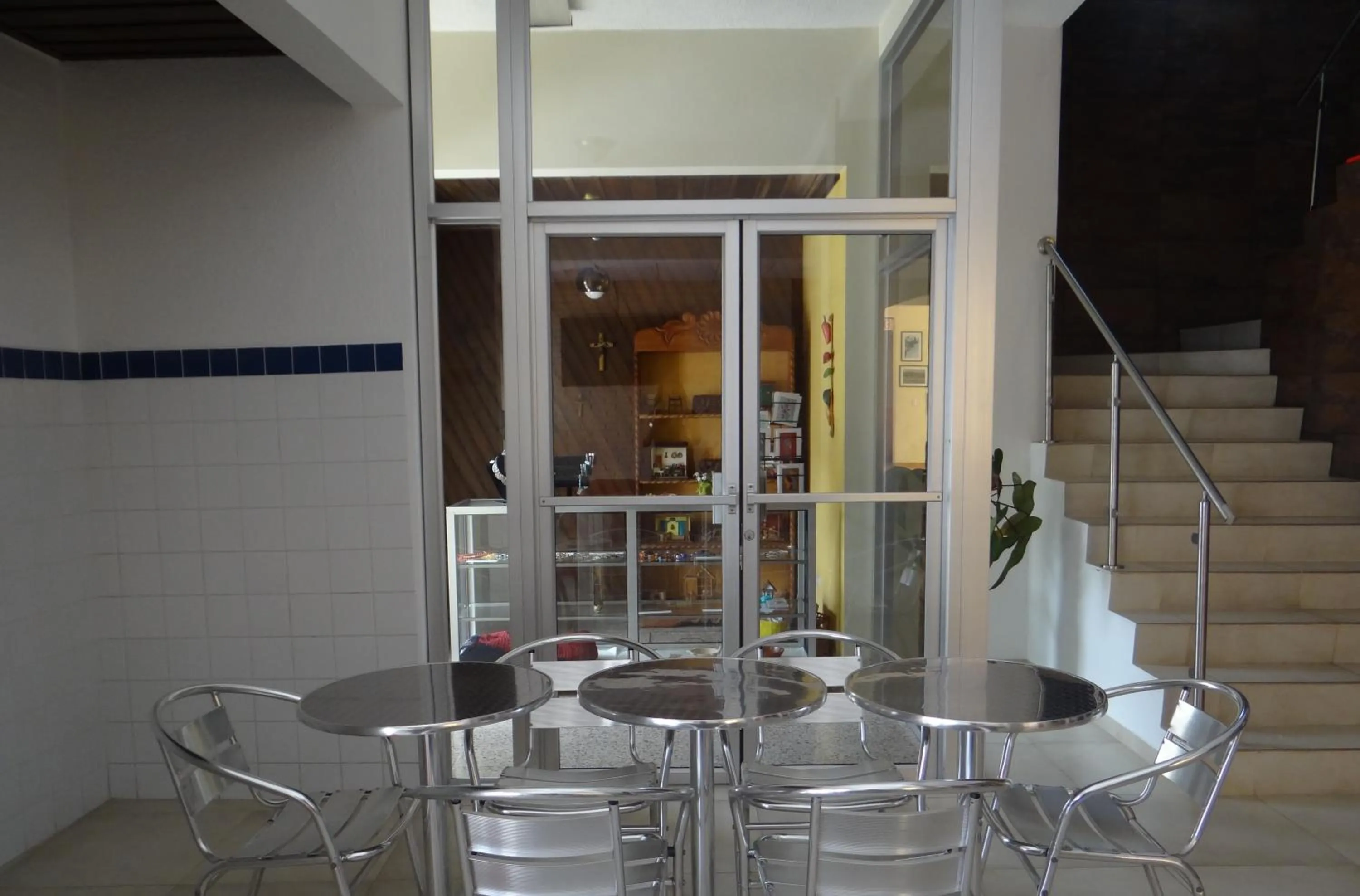 Communal lounge/ TV room in Hotel Mac Arthur