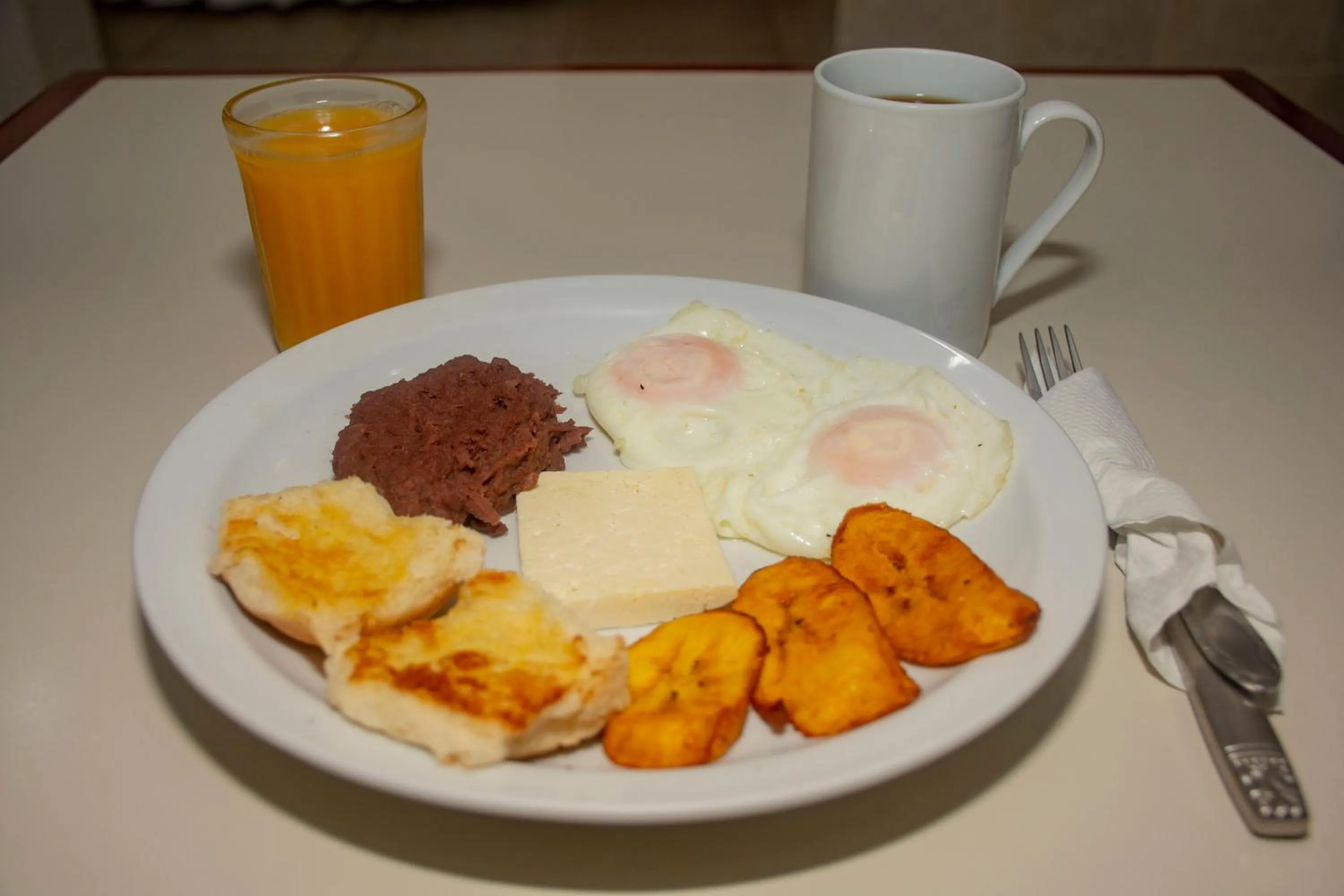 Breakfast in Hotel Mac Arthur