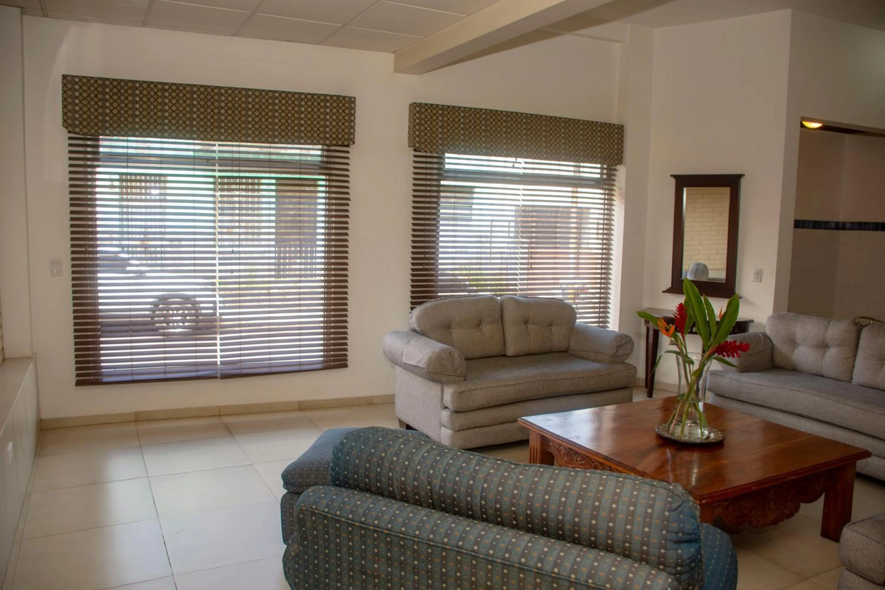 Communal lounge/ TV room in Hotel Mac Arthur