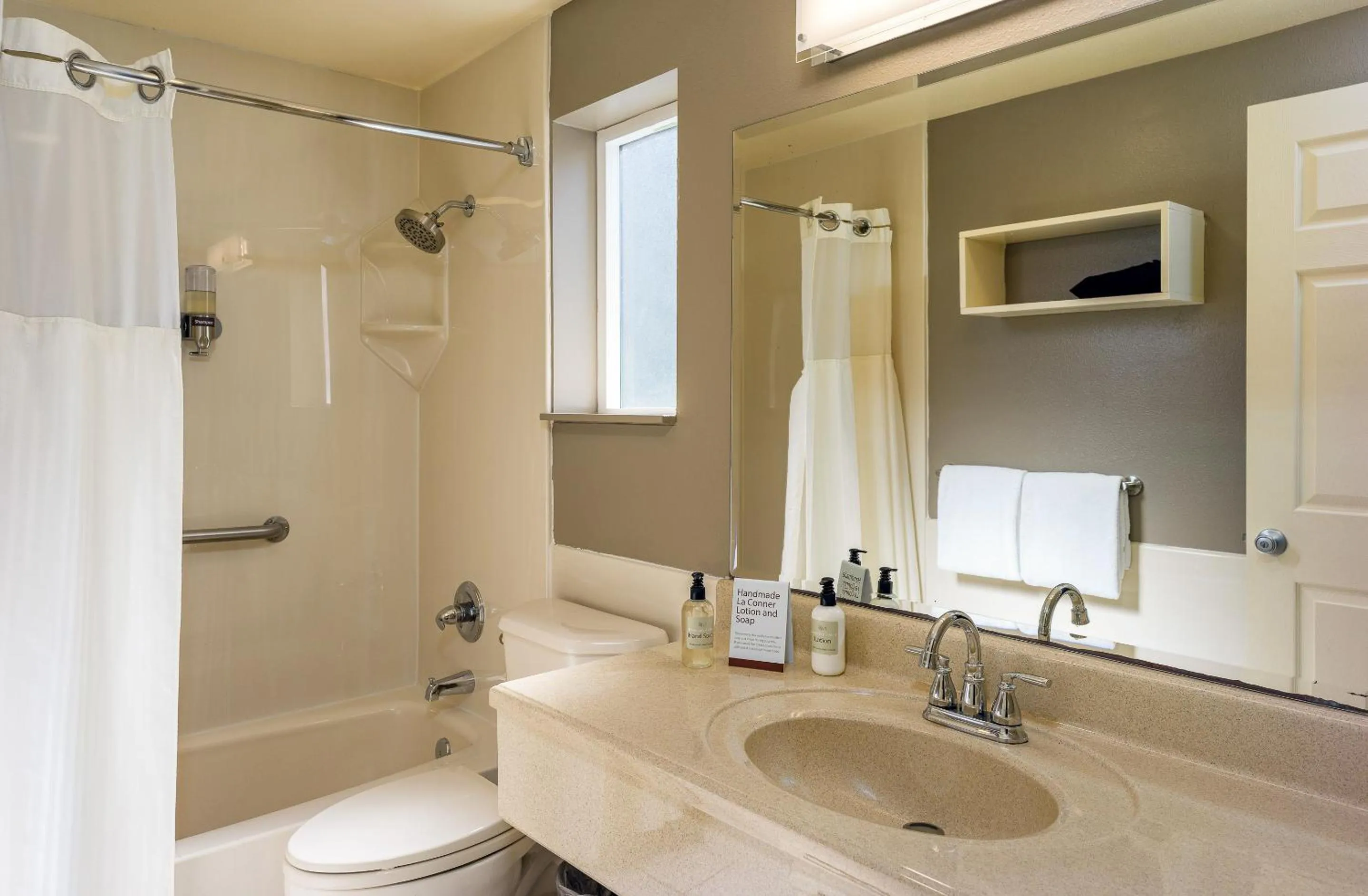 Shower in Earthbox Inn & Spa