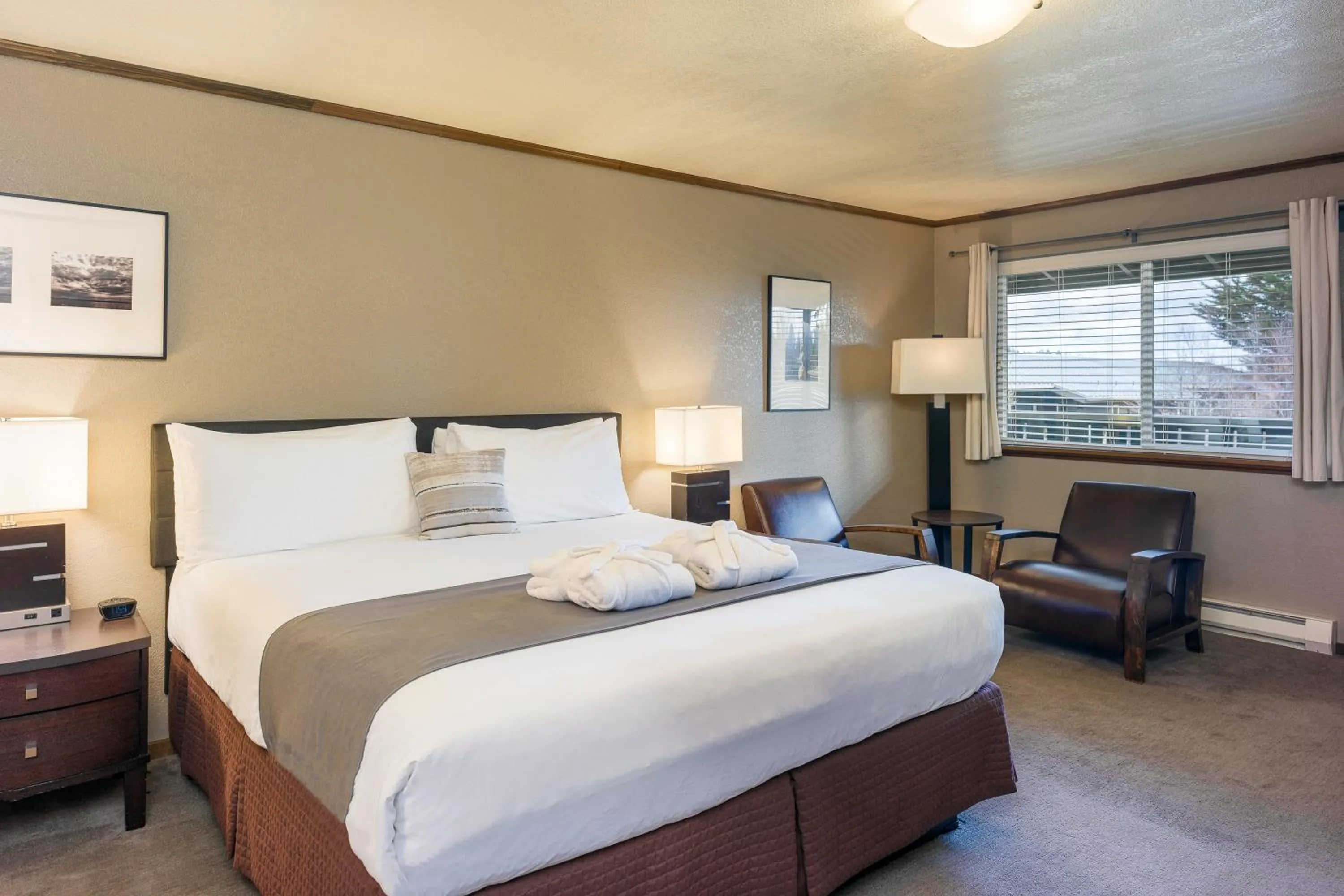 Bed in Earthbox Inn & Spa