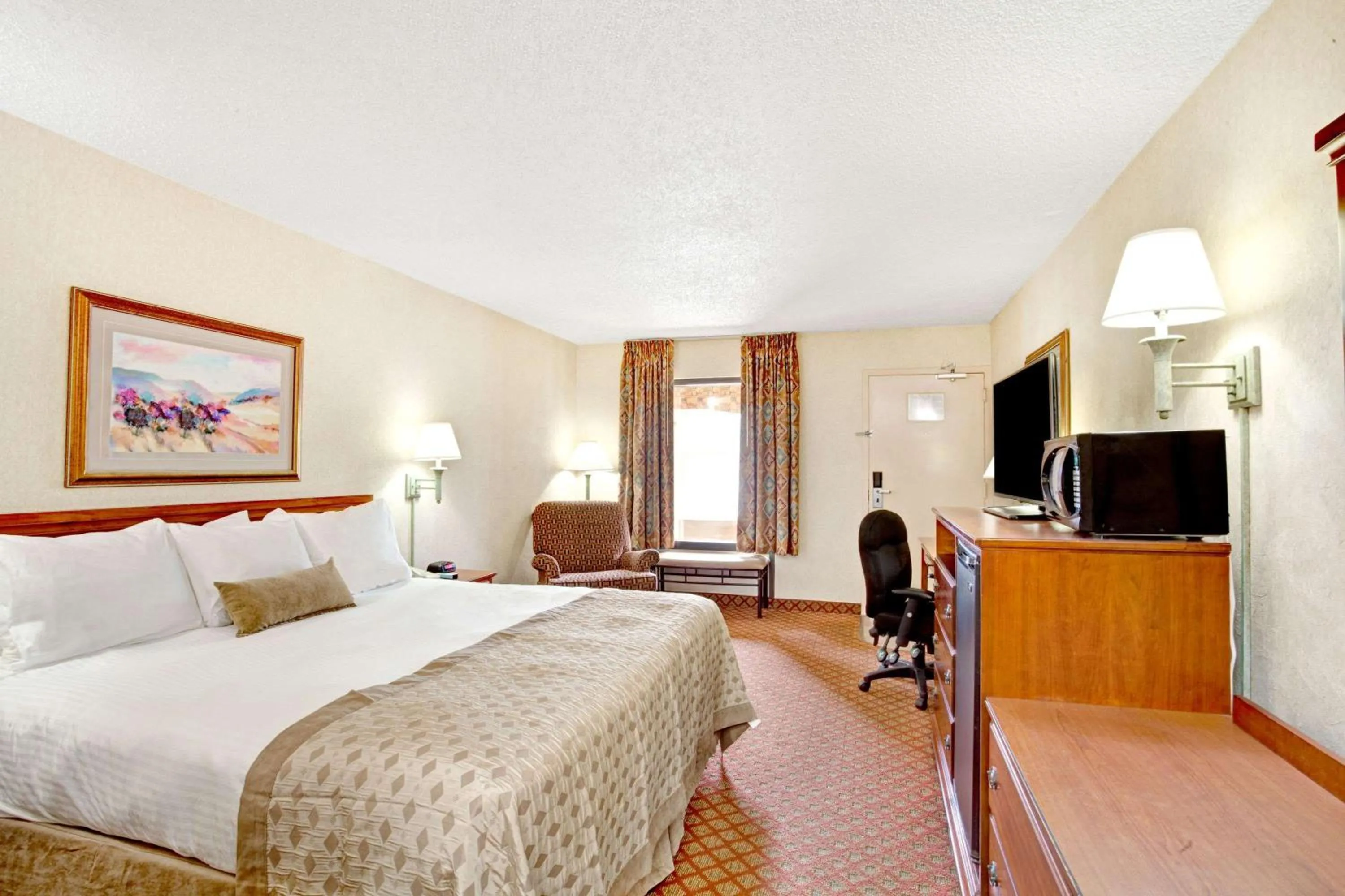 Photo of the whole room, Bed in Ramada by Wyndham West Memphis