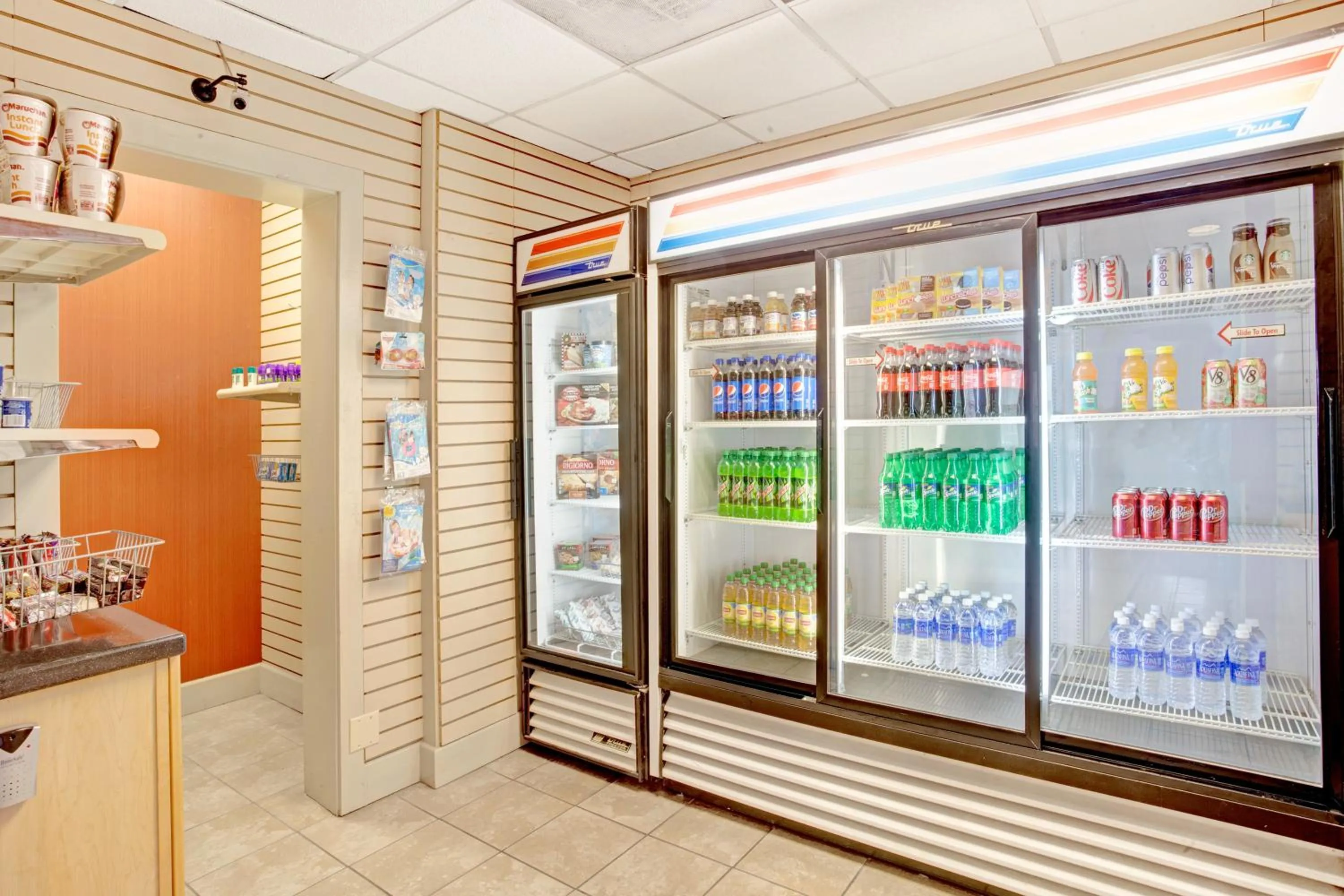 On-site shops in Ramada by Wyndham West Memphis