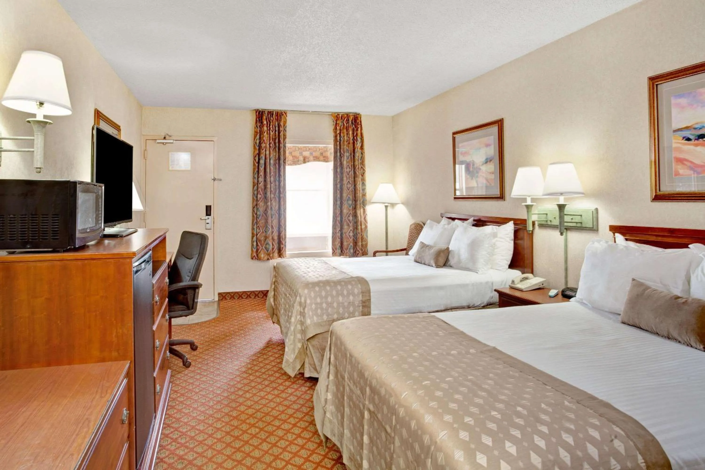 Photo of the whole room, Bed in Ramada by Wyndham West Memphis