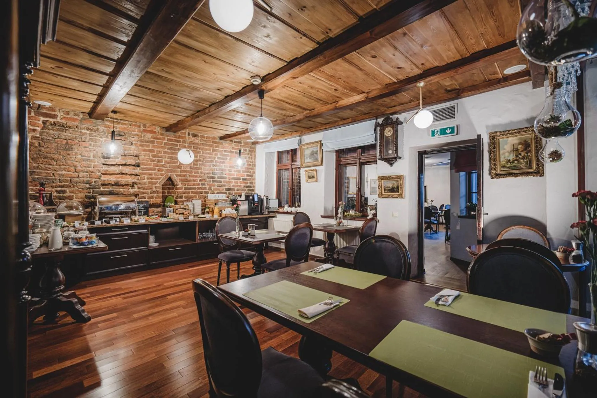 Restaurant/places to eat in Hotel Solaris