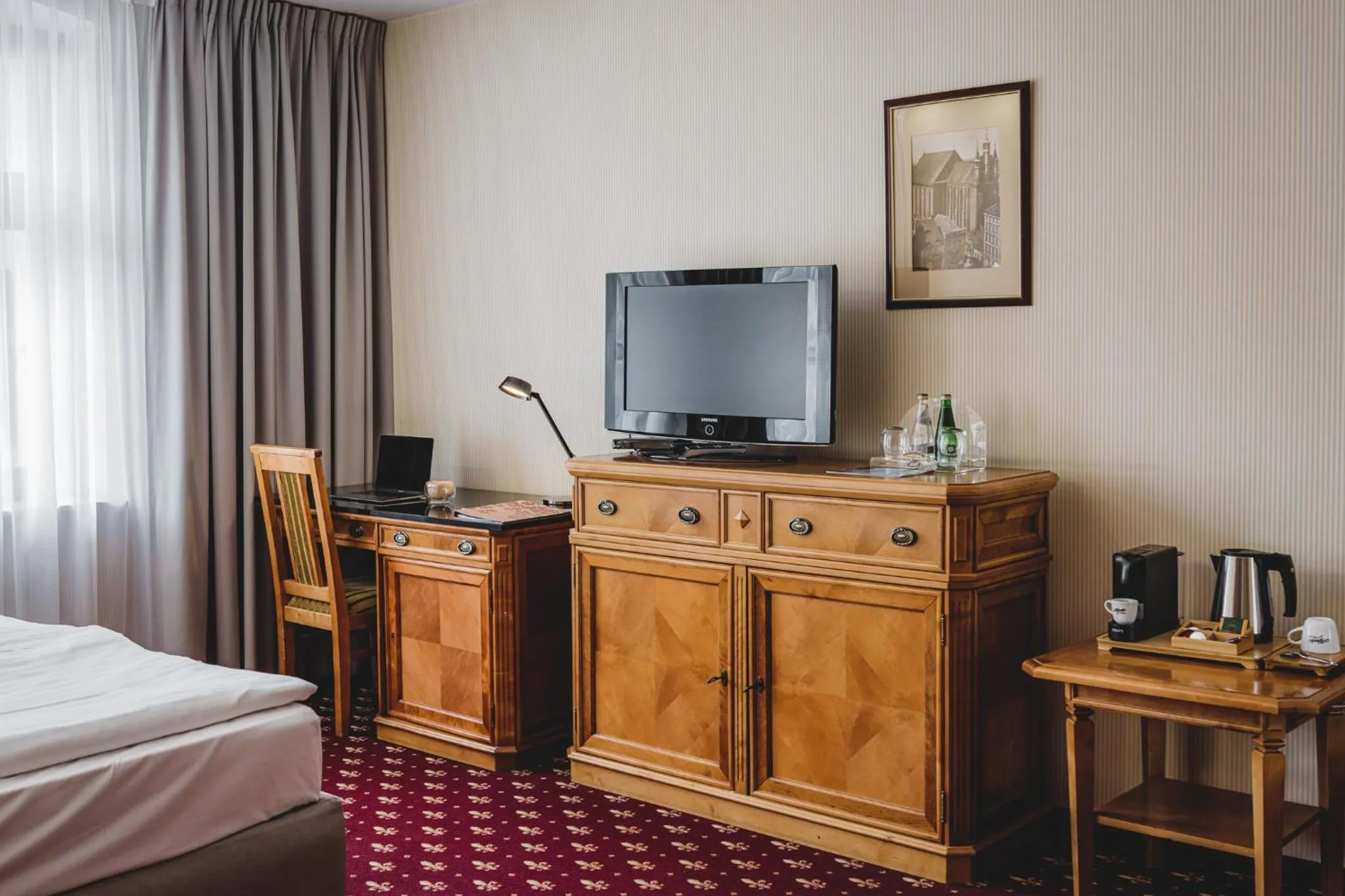 TV and multimedia, Bed in Hotel Solaris